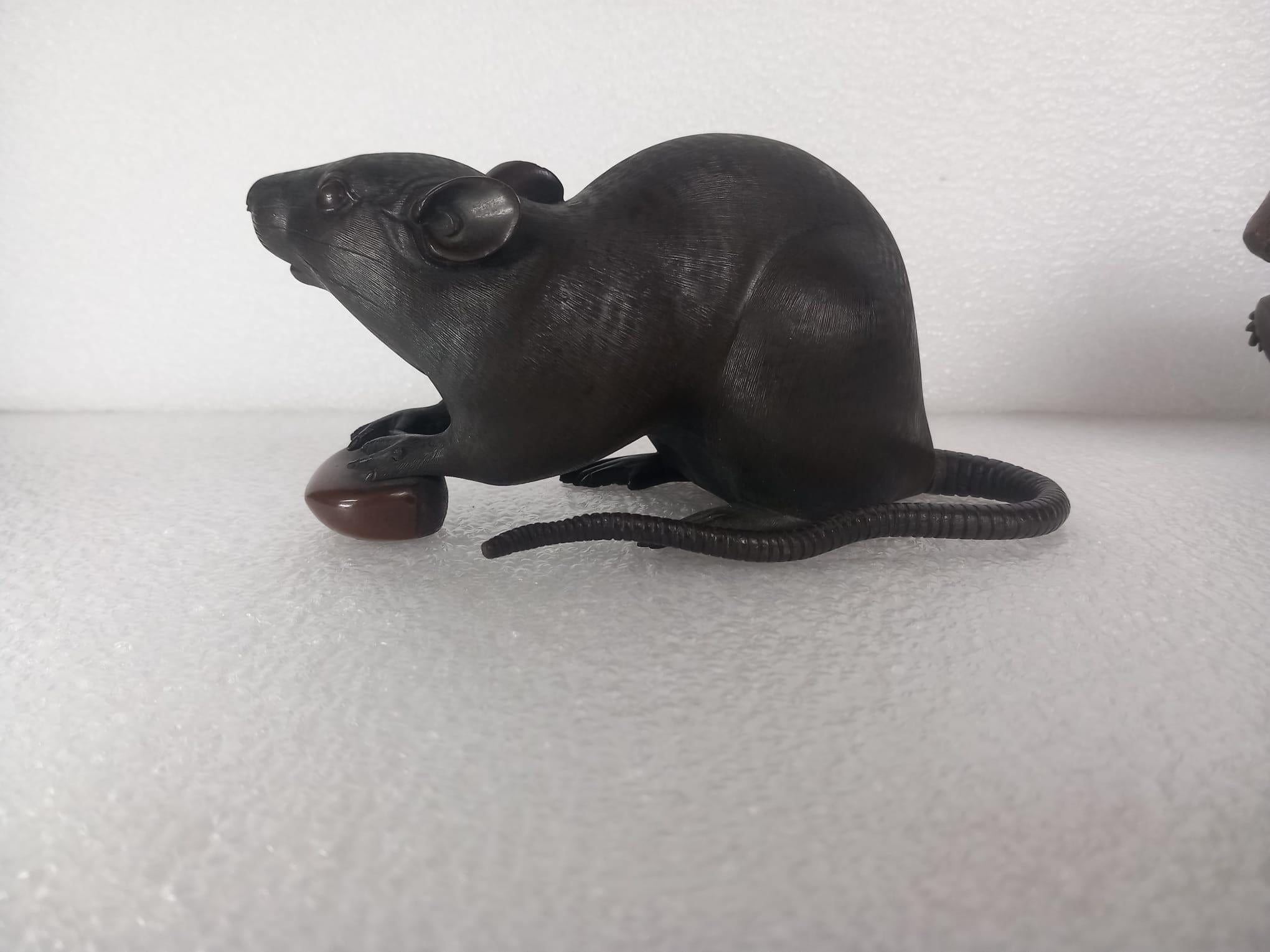 19th Century A Japanese bronze of two rats (Meiji Period) For Sale