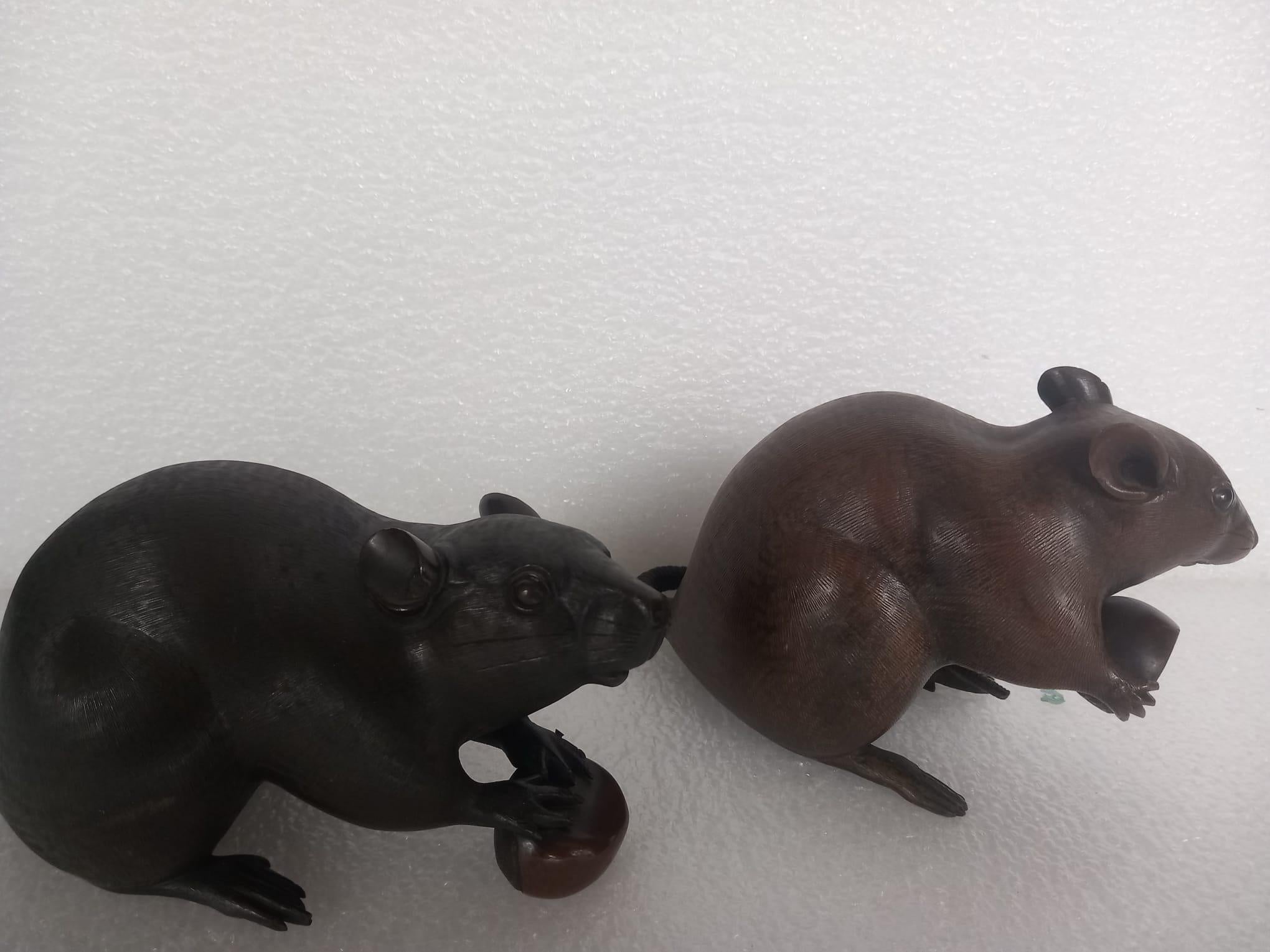 A Japanese bronze of two rats (Meiji Period) For Sale 3