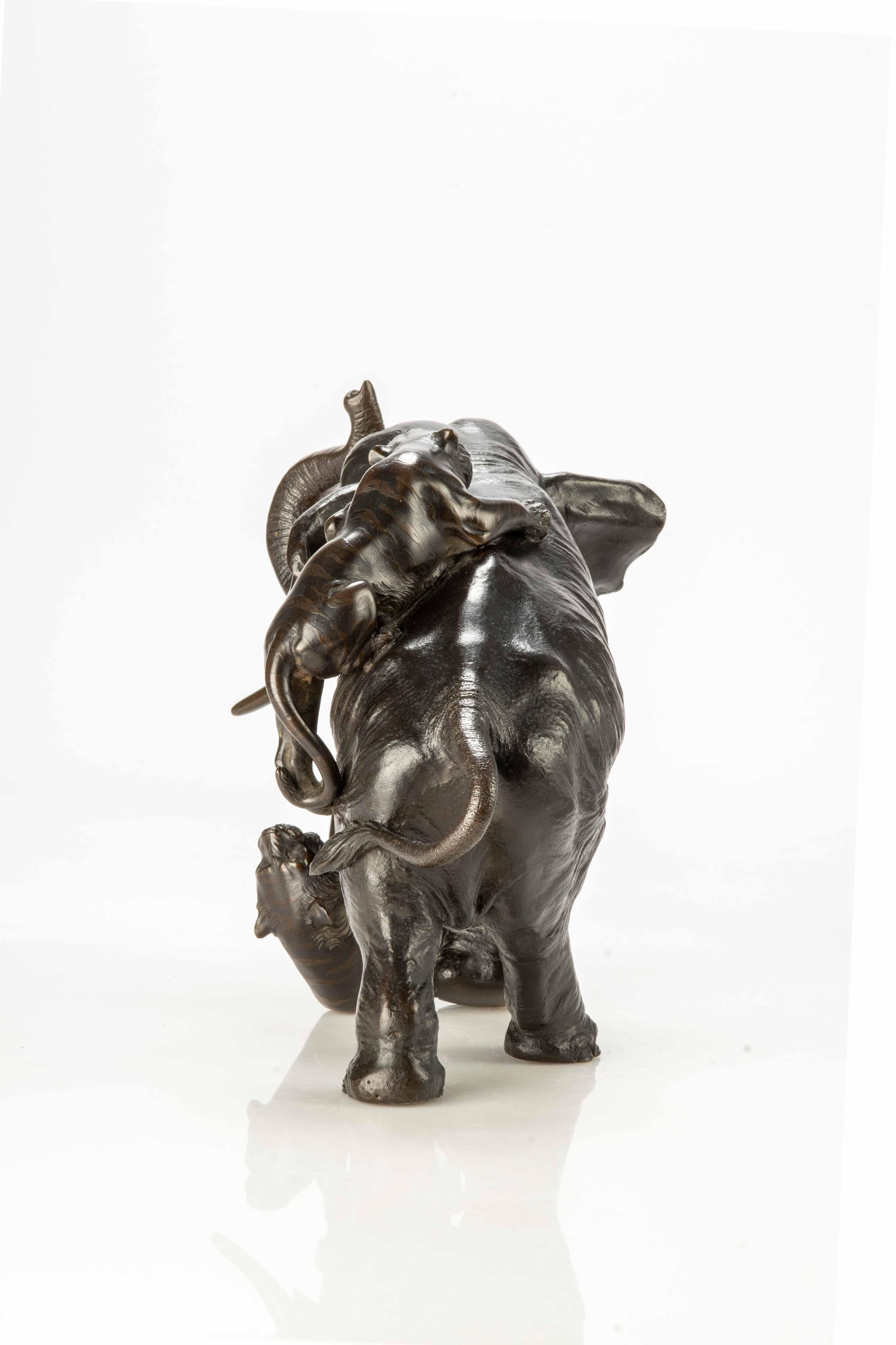 Japonisme A Japanese bronze okimono depicting an elephant with two tigers For Sale