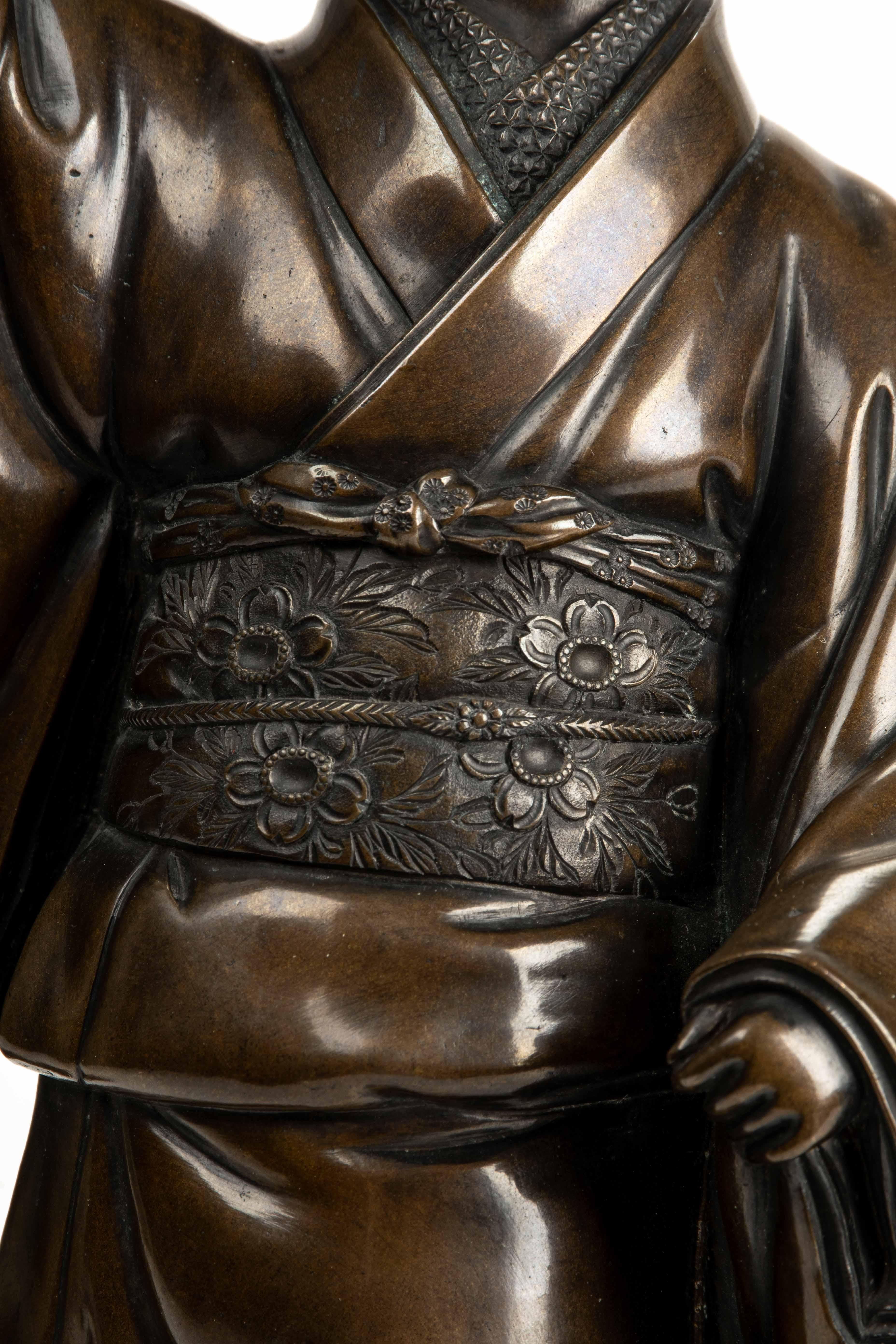 Bronzo A Japanese bronze sculpture depicting a dancer with fan in vendita