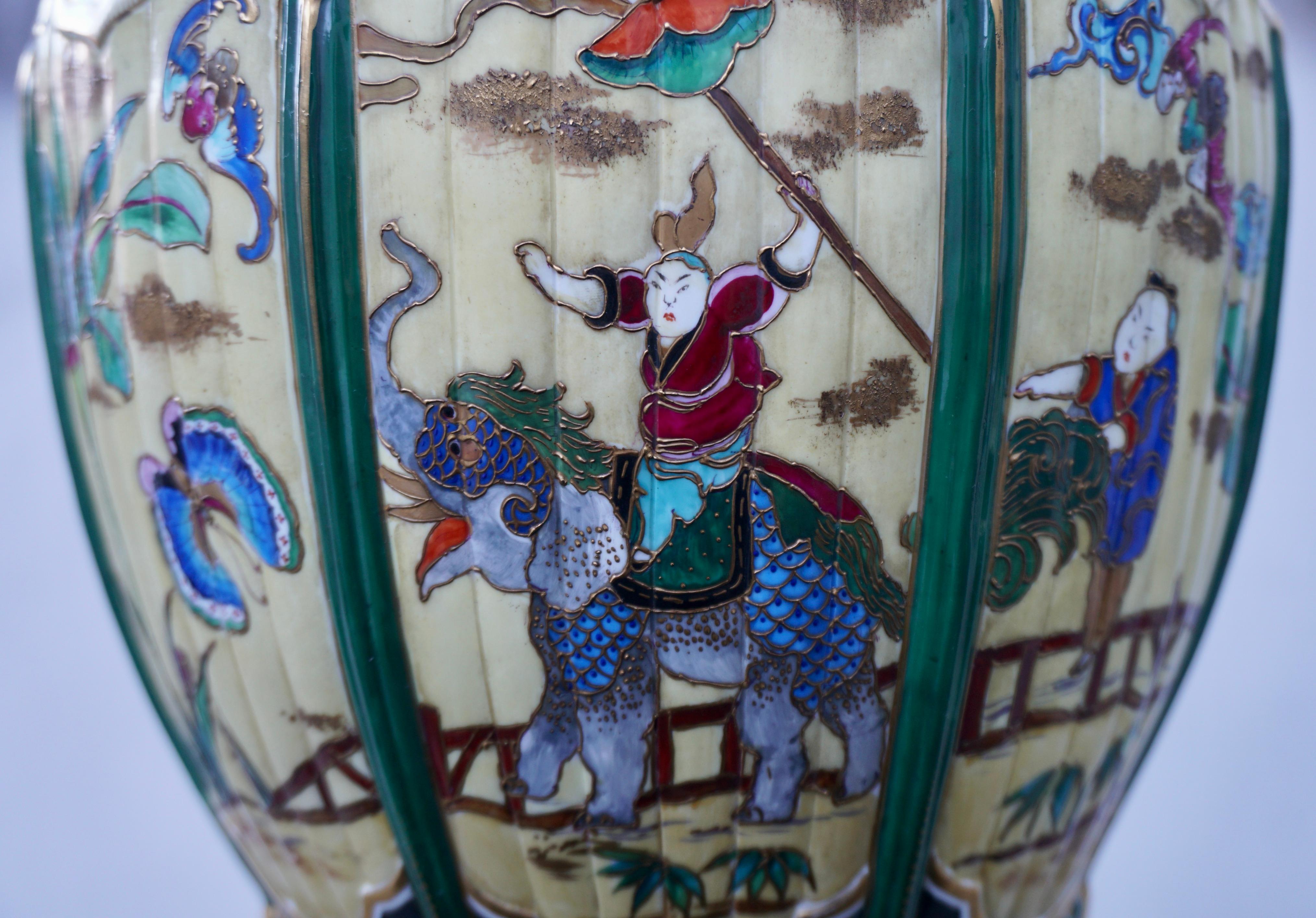 Un vase en céramique japonaise monté comme lampe en vente 4