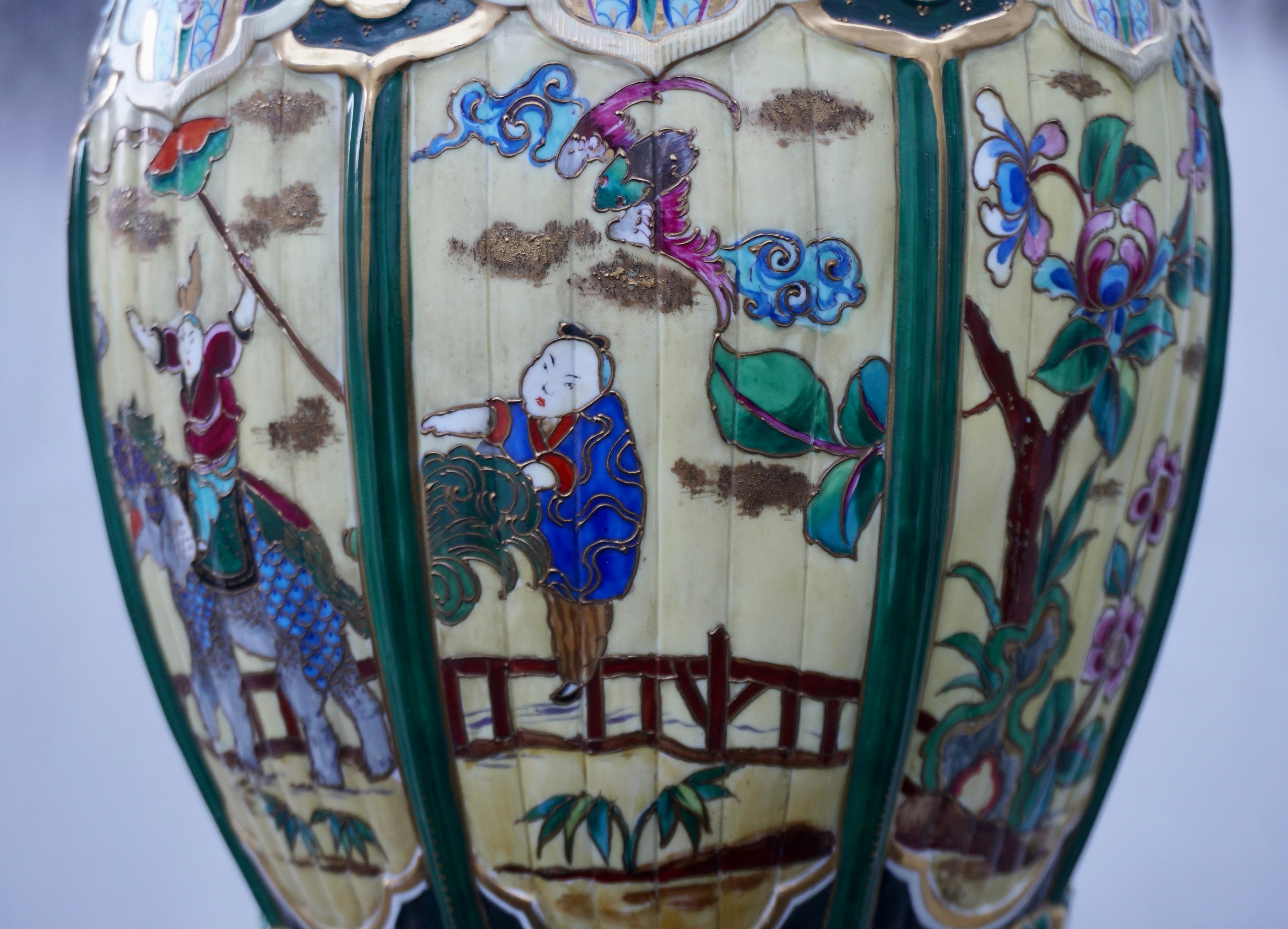 Un vase en céramique japonaise monté comme lampe en vente 11