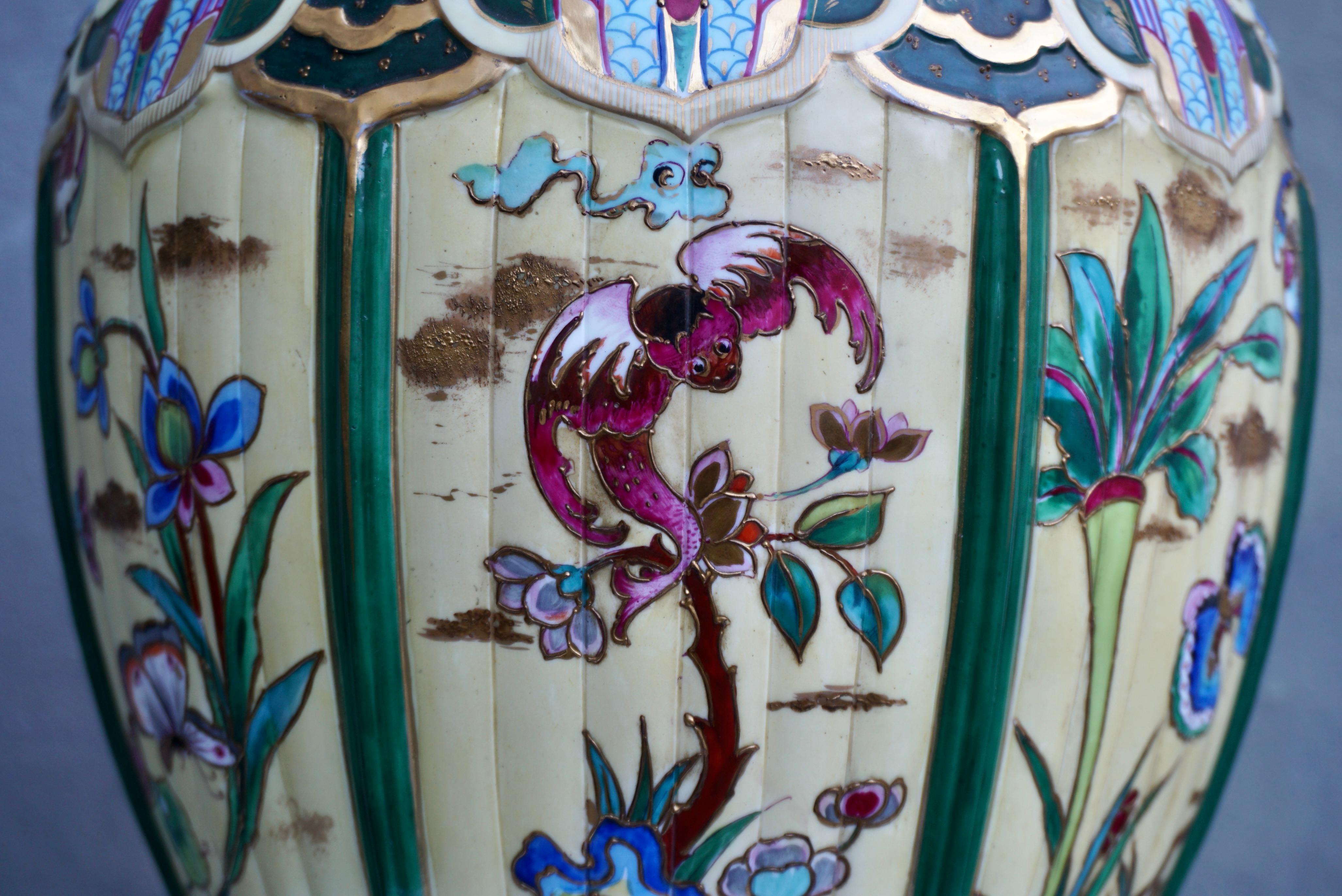 Un vase en céramique japonaise monté comme lampe en vente 12