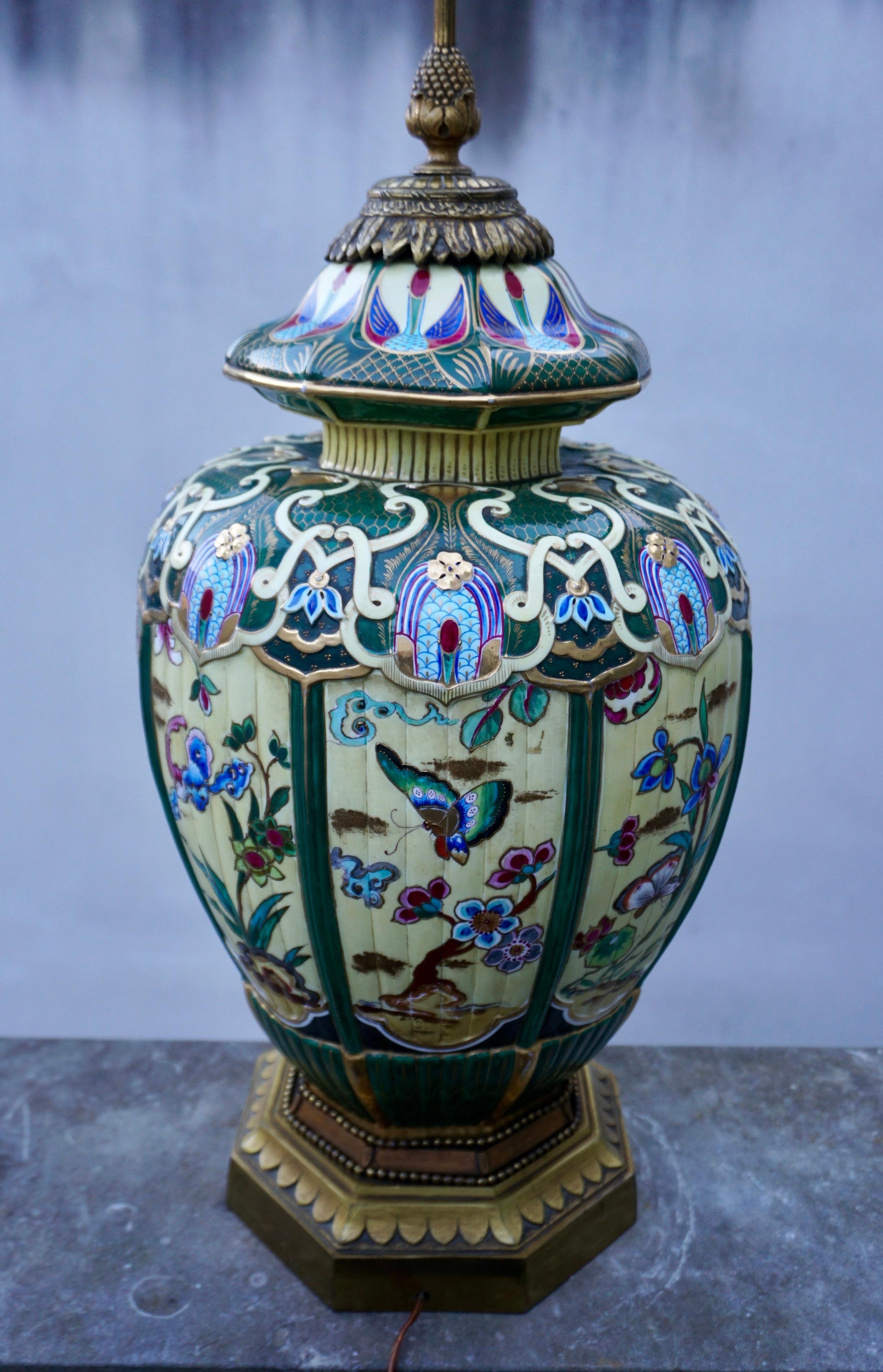 Un vase en céramique japonaise monté comme lampe en vente 2