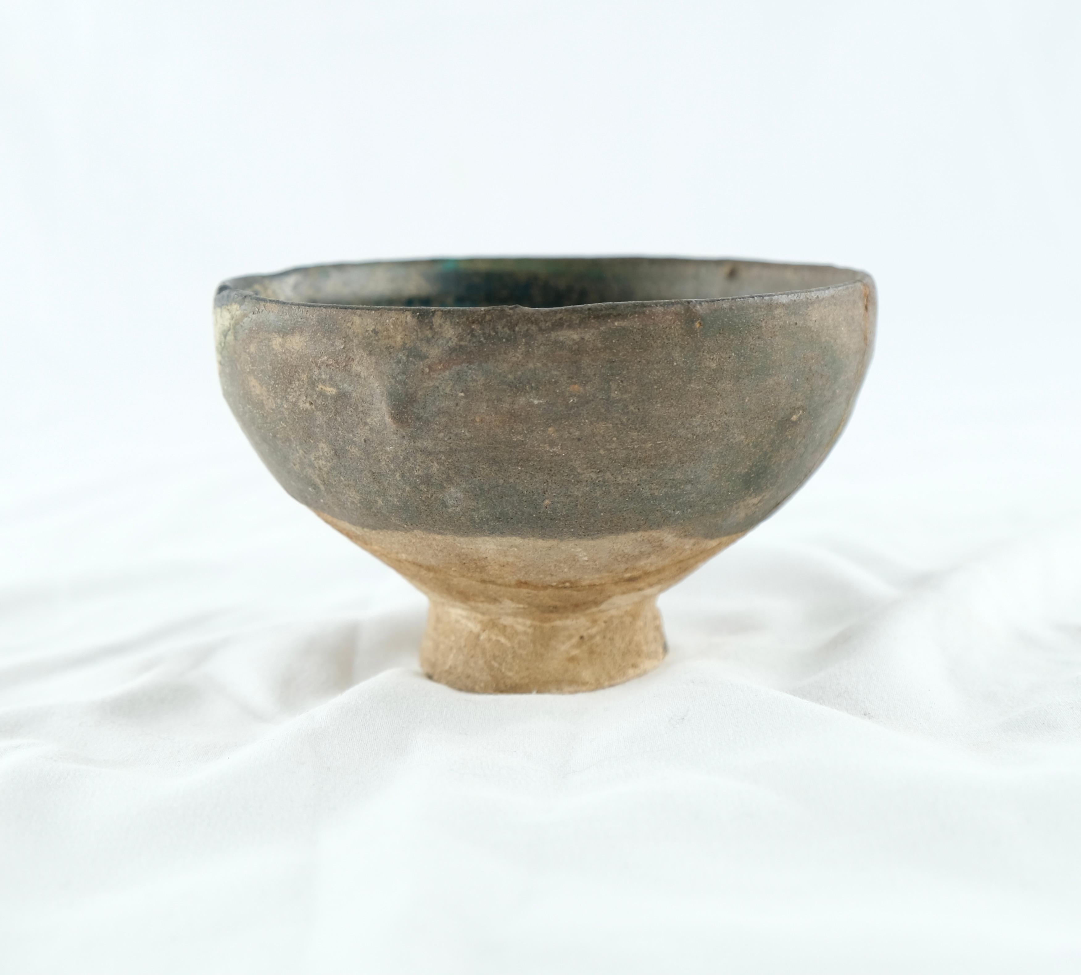 Japanese Chawan 'Teabowl' Edo Period In Distressed Condition For Sale In Stockholm, SE