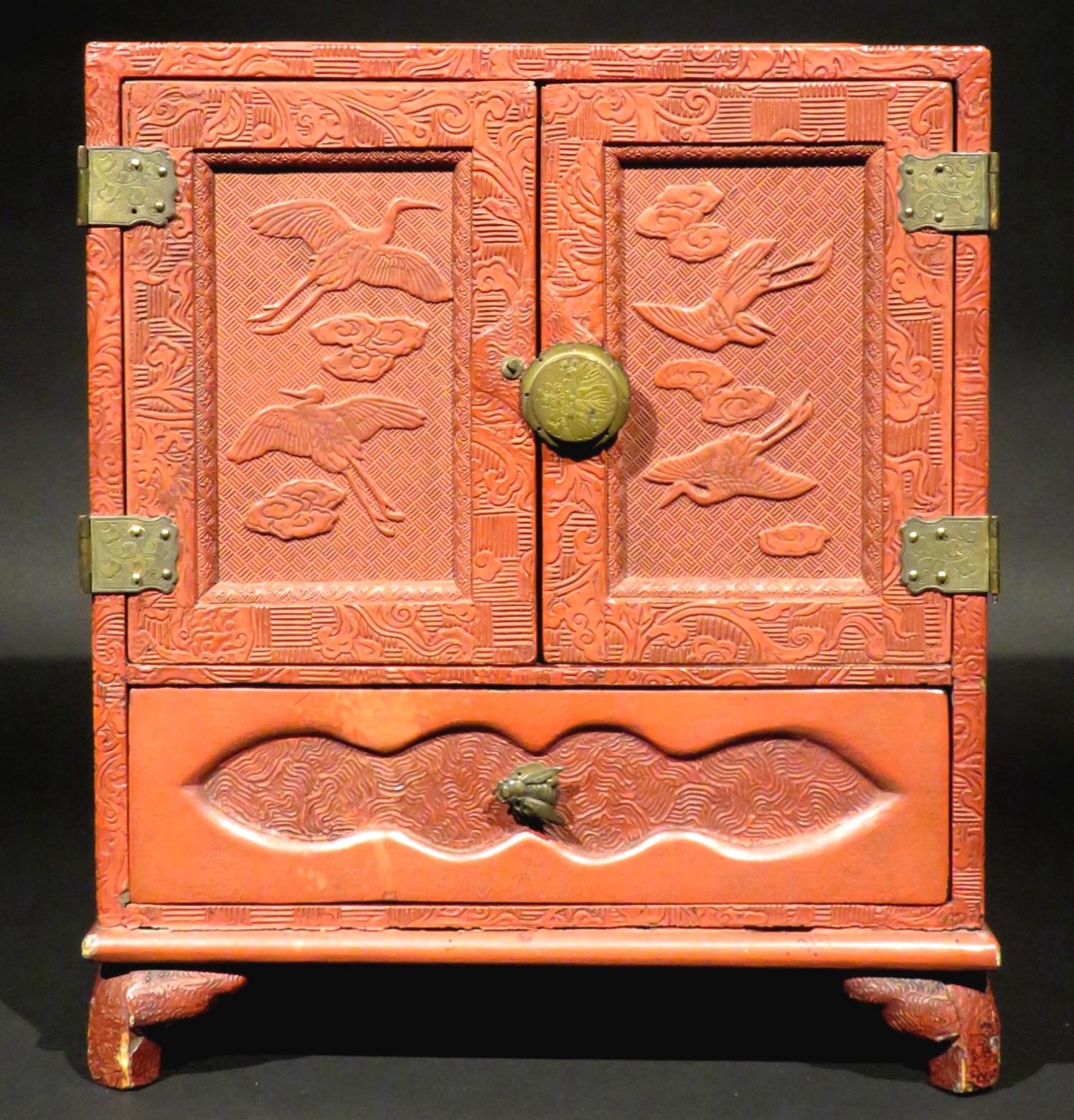 Japanese Cinnabar Scholars Cabinet, Early Taisho Period (1912-1926) In Good Condition For Sale In Ottawa, Ontario