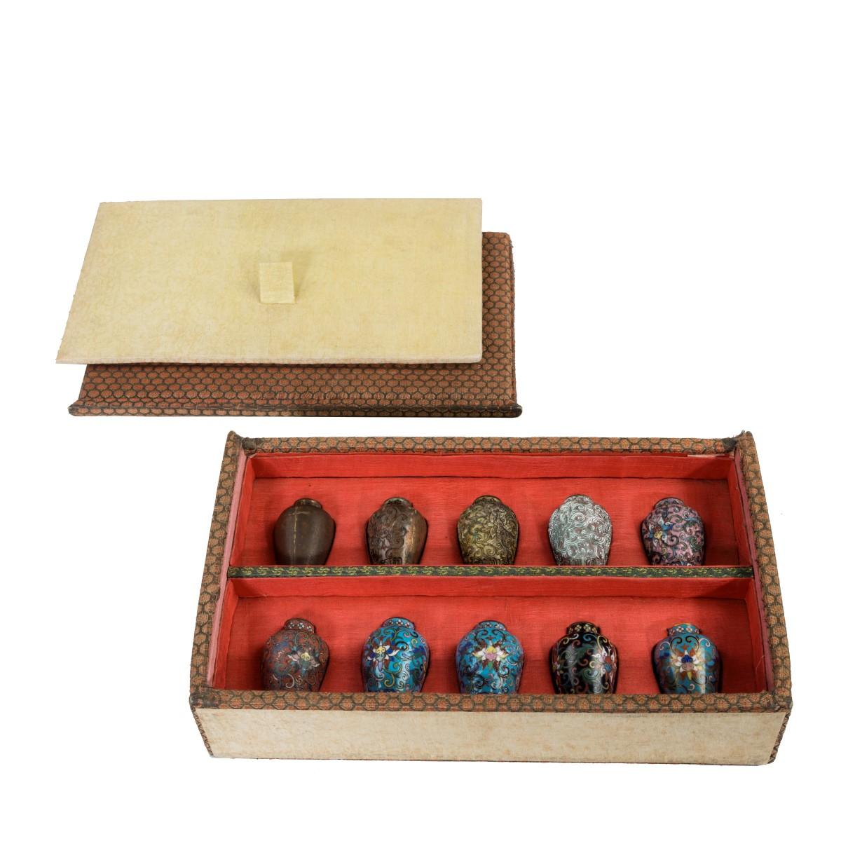 Japanese Cloisonné Sample Set, Comprising 10 Small Metal Vases In Good Condition In Lymington, Hampshire