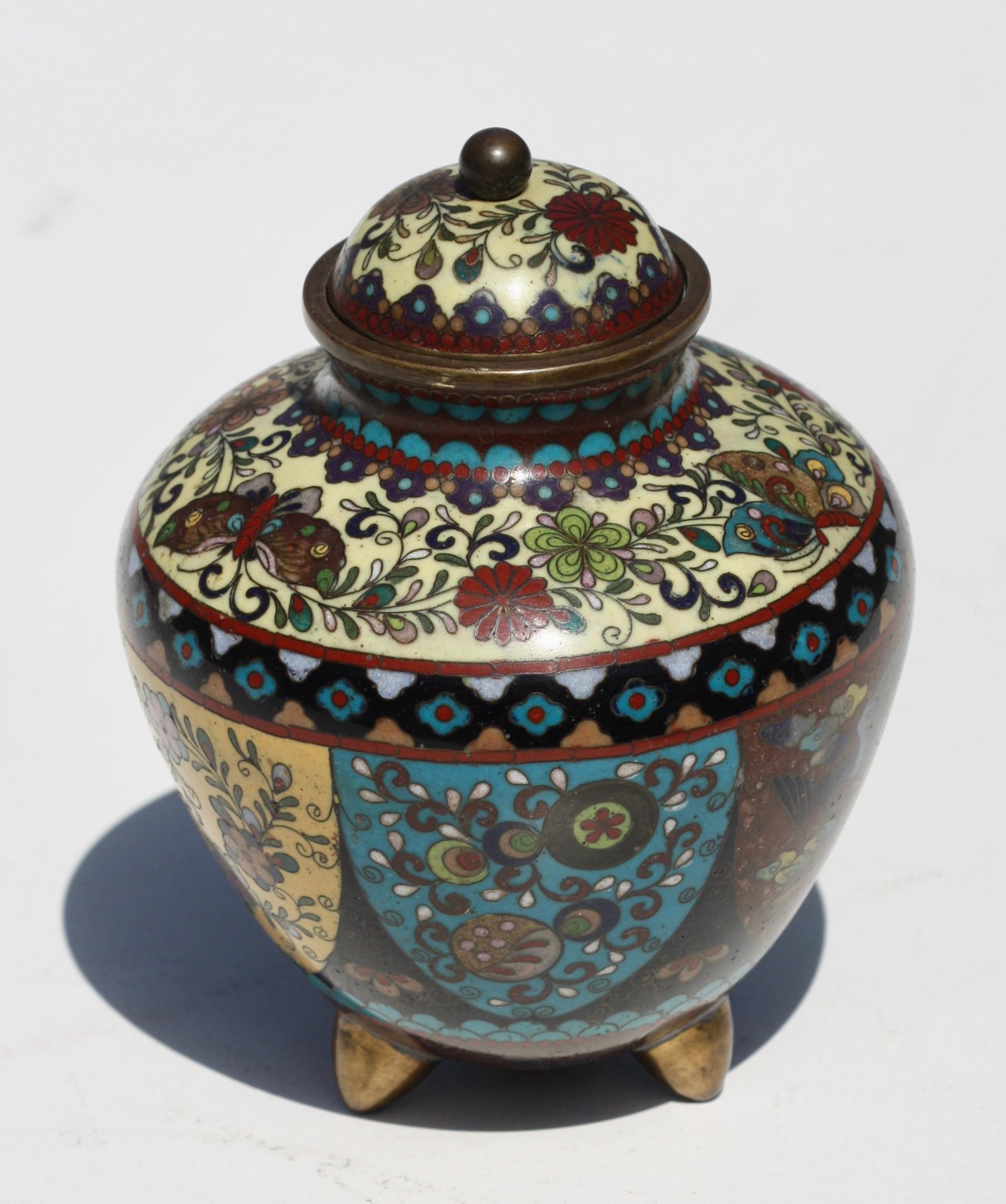 Japanese Cloisonne Vase and Cover, Meiji Period In Good Condition For Sale In West Palm Beach, FL