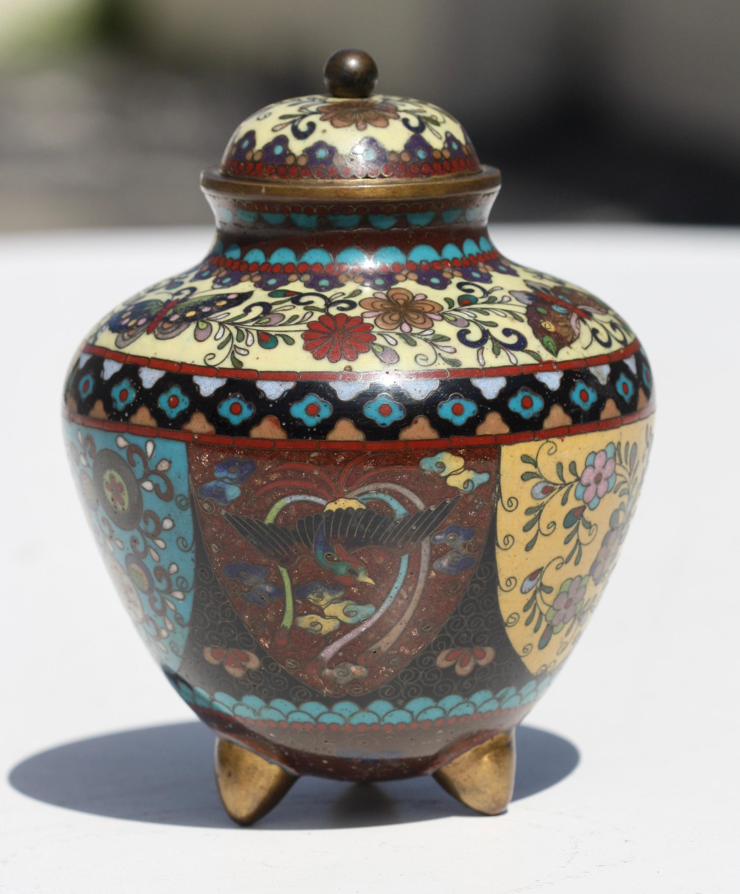Japanese Cloisonne Vase and Cover, Meiji Period For Sale 1