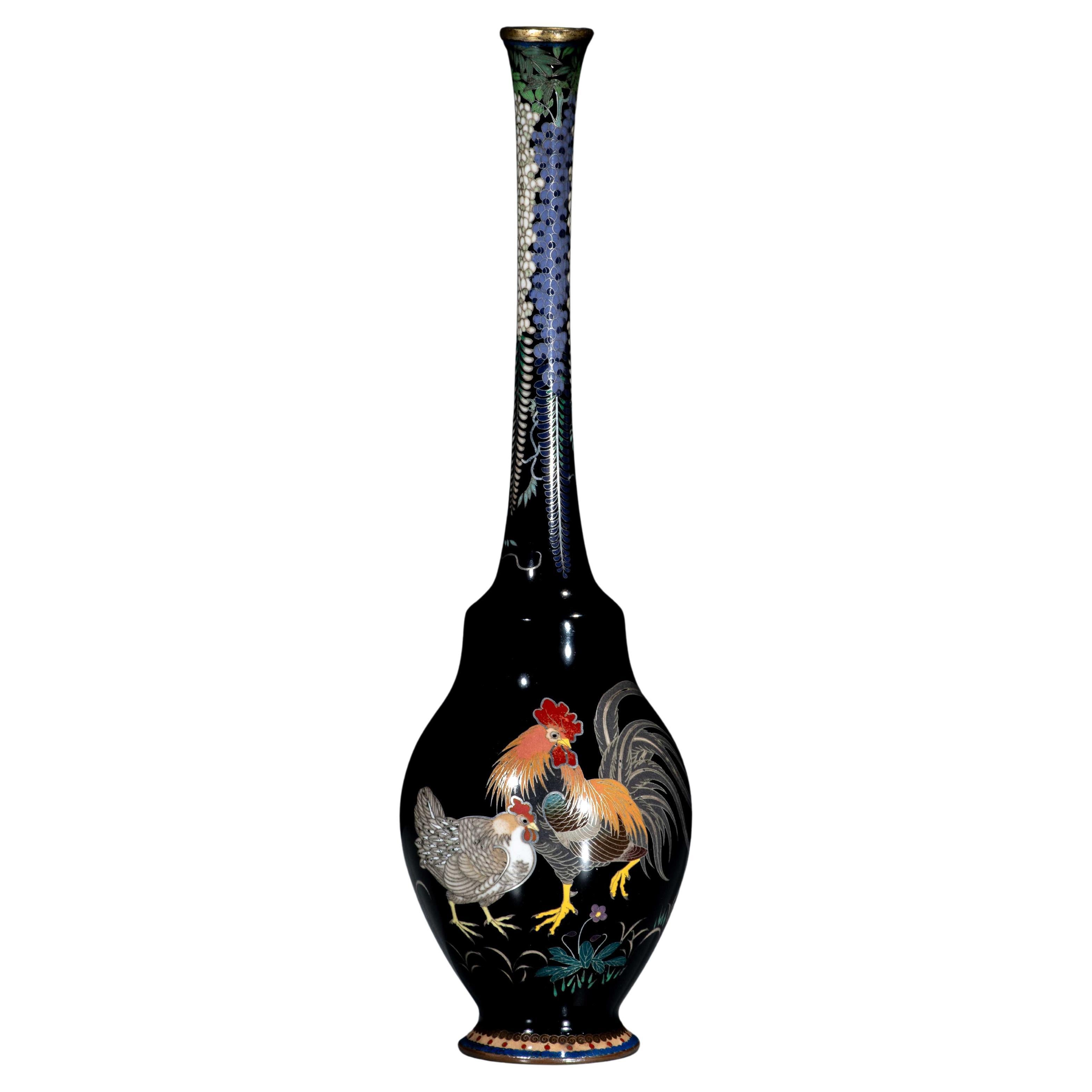 Vase cloisonné japonais représentant un coq et une poule