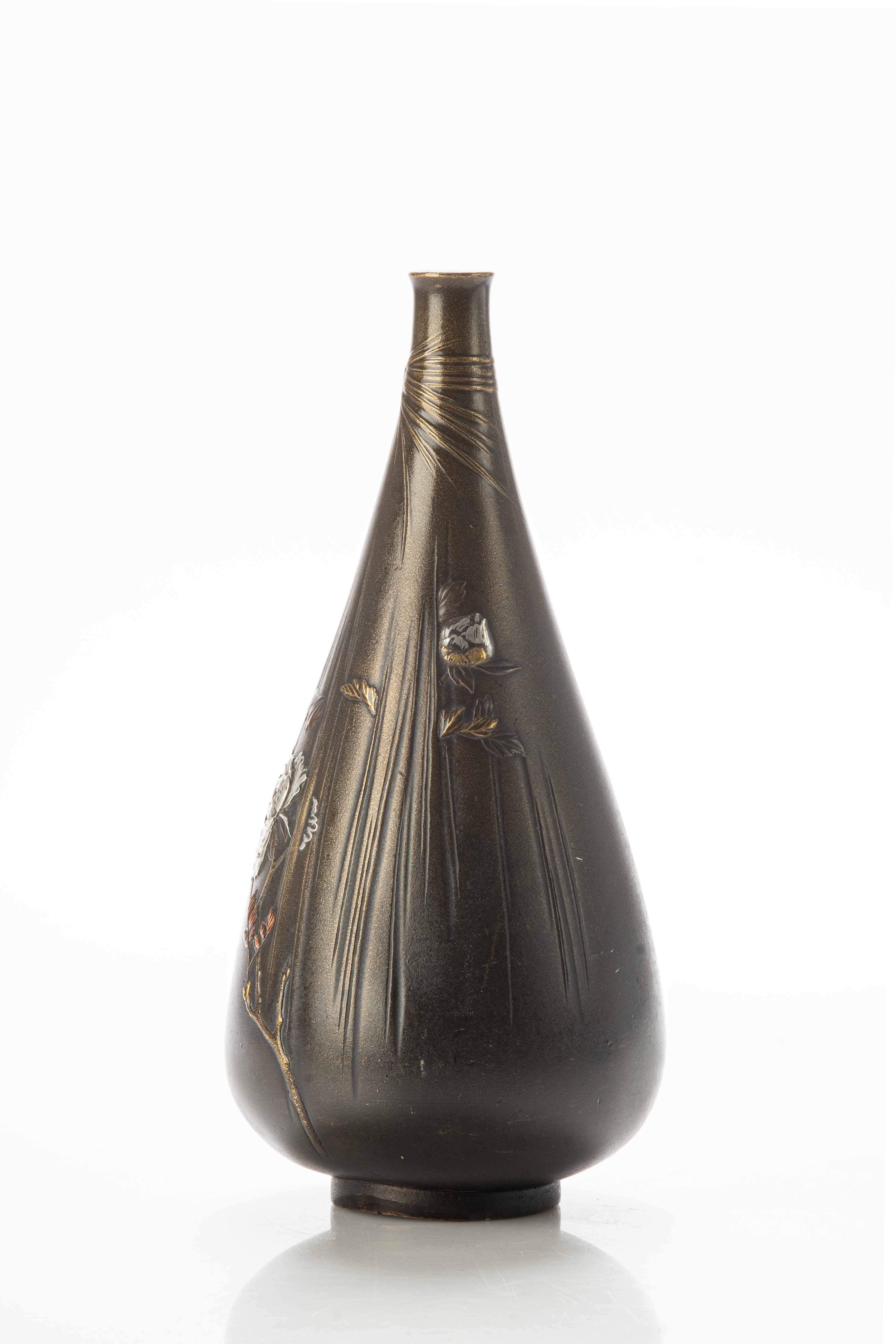 Inlay A Japanese drop-shaped bronze vase with peonies For Sale