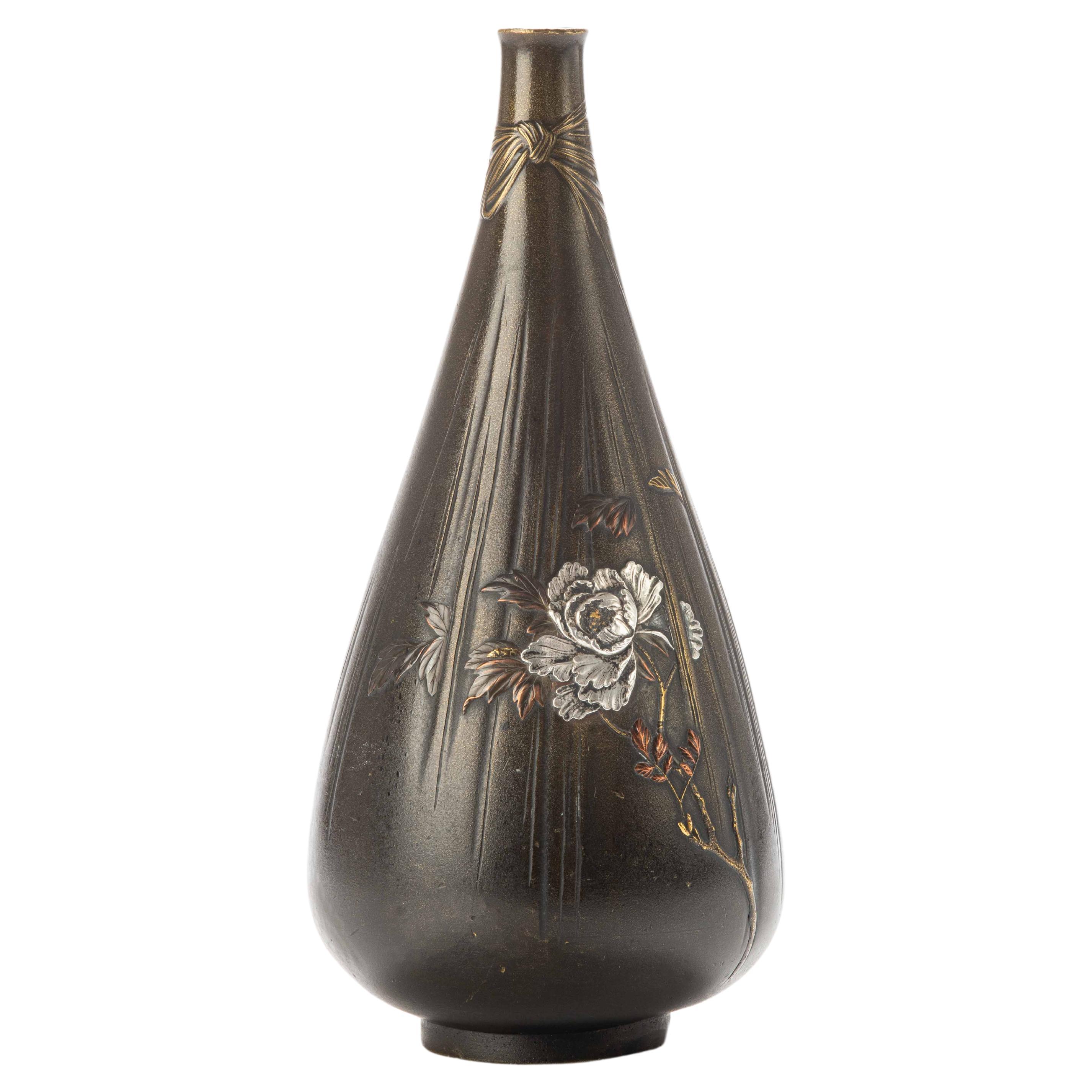 A Japanese drop-shaped bronze vase with peonies For Sale
