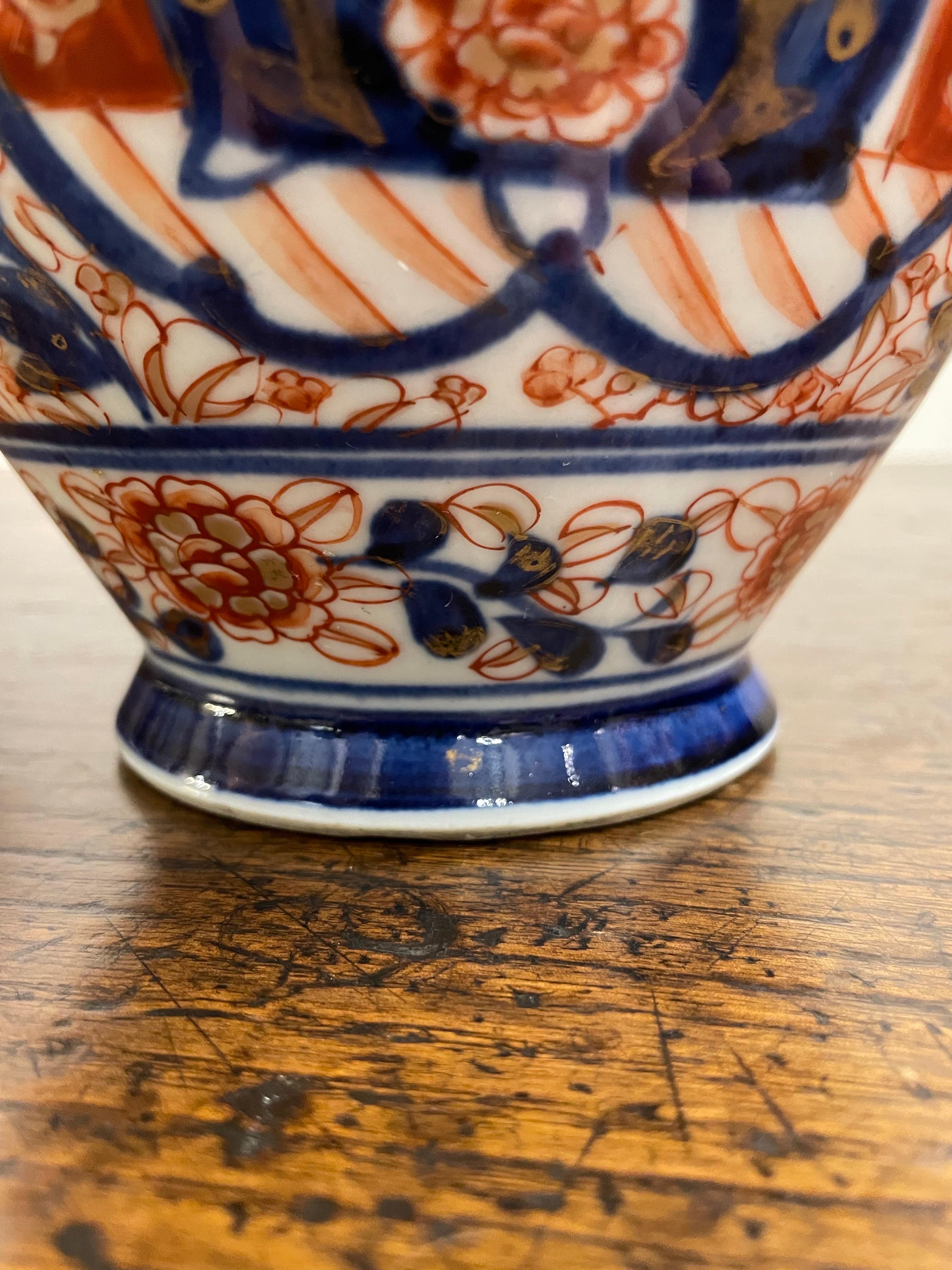 A Japanese Floral Imari Jar, 19th Century In Good Condition In ARMADALE, VIC
