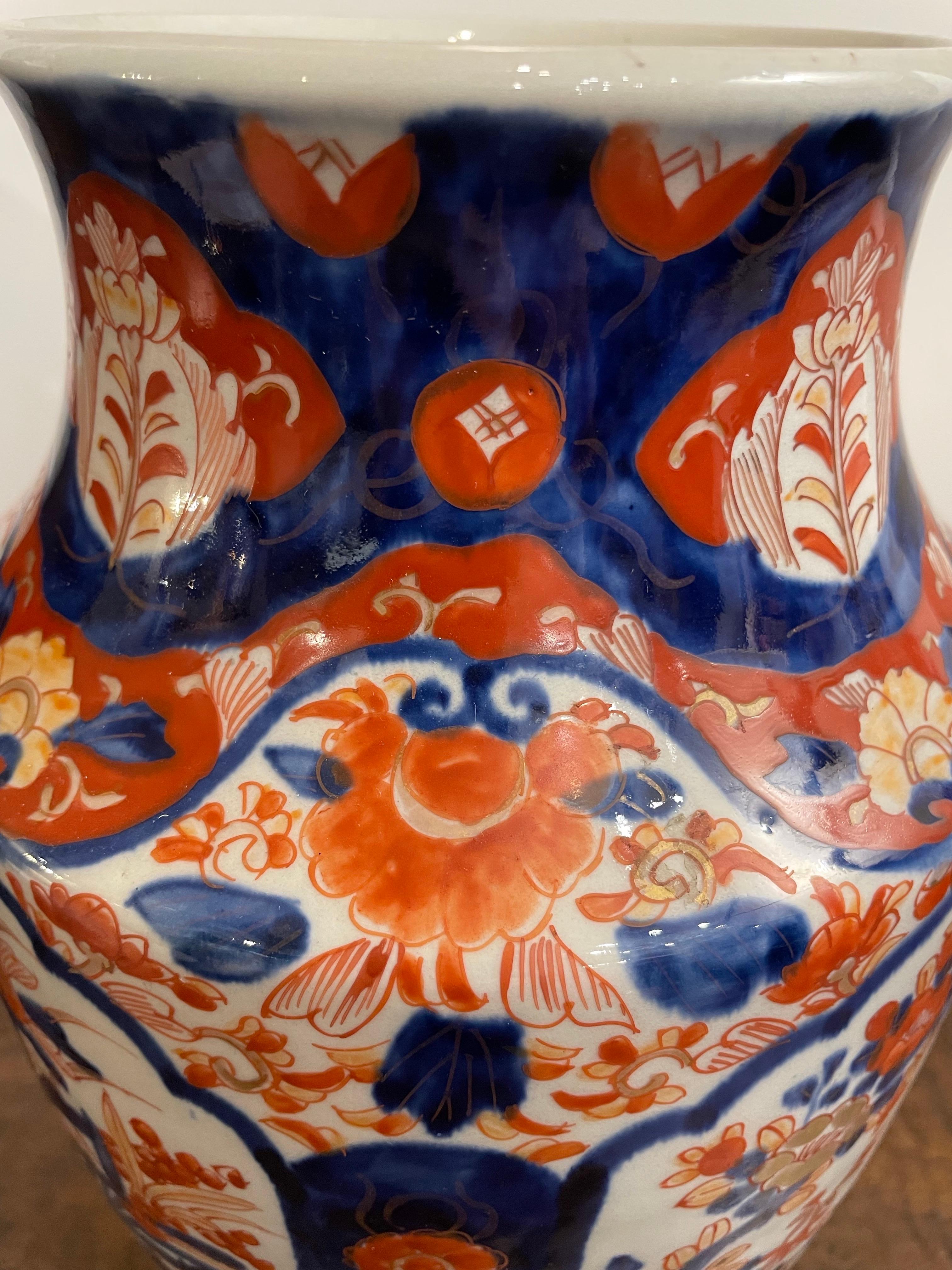 A Japanese Floral Imari Vase, 19th Century In Good Condition For Sale In ARMADALE, VIC