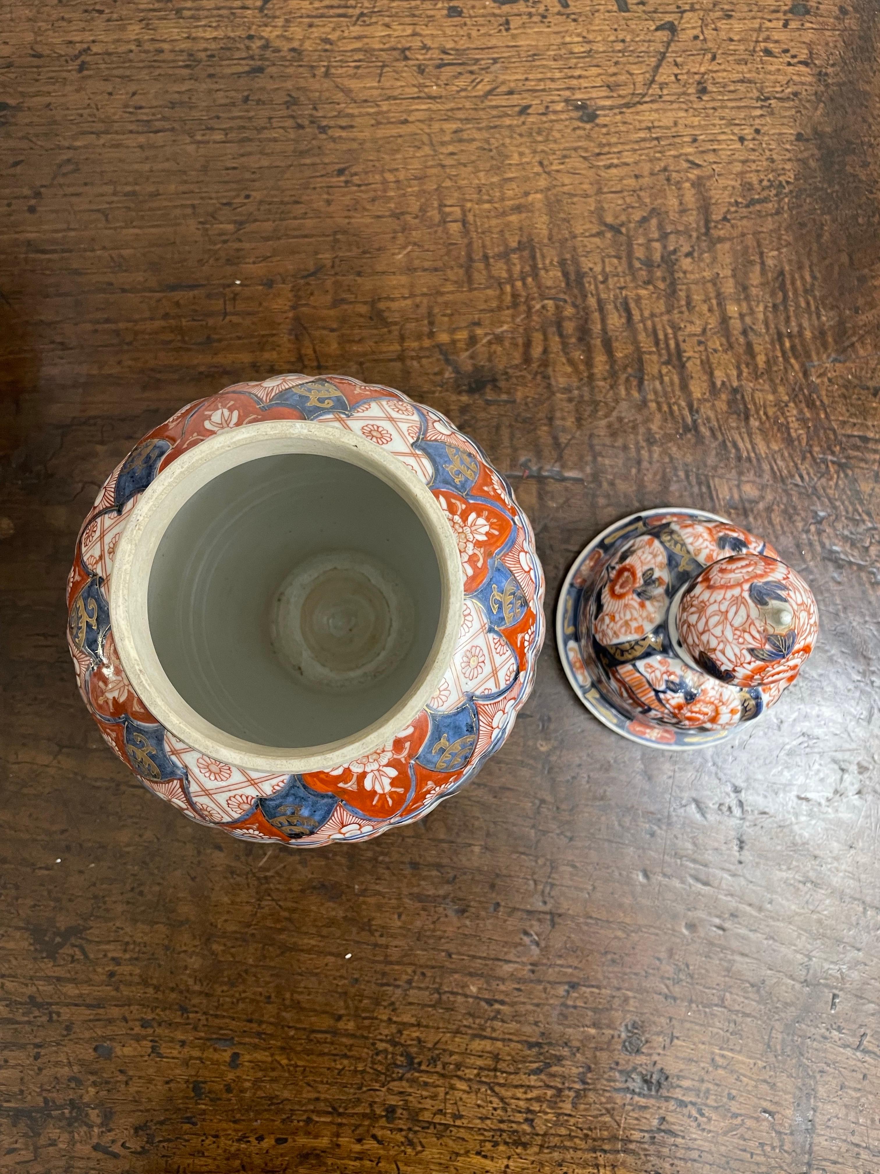 A Japanese Fluted and Covered Imari Baluster Vase, 19th Century For Sale 4