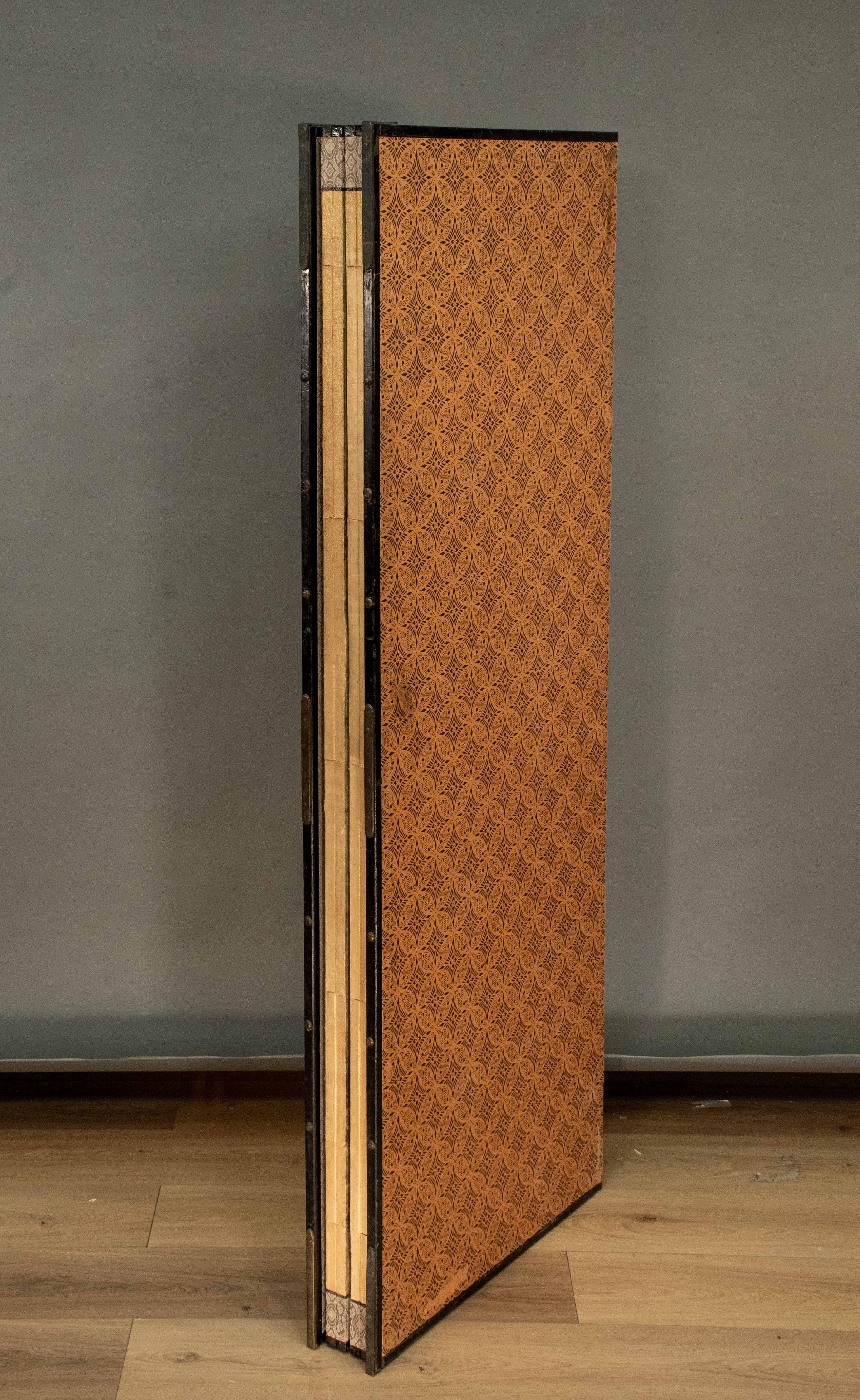 A Japanese folding screen depicting an agricultural landscape, signed Eisho Kano in vendita 2
