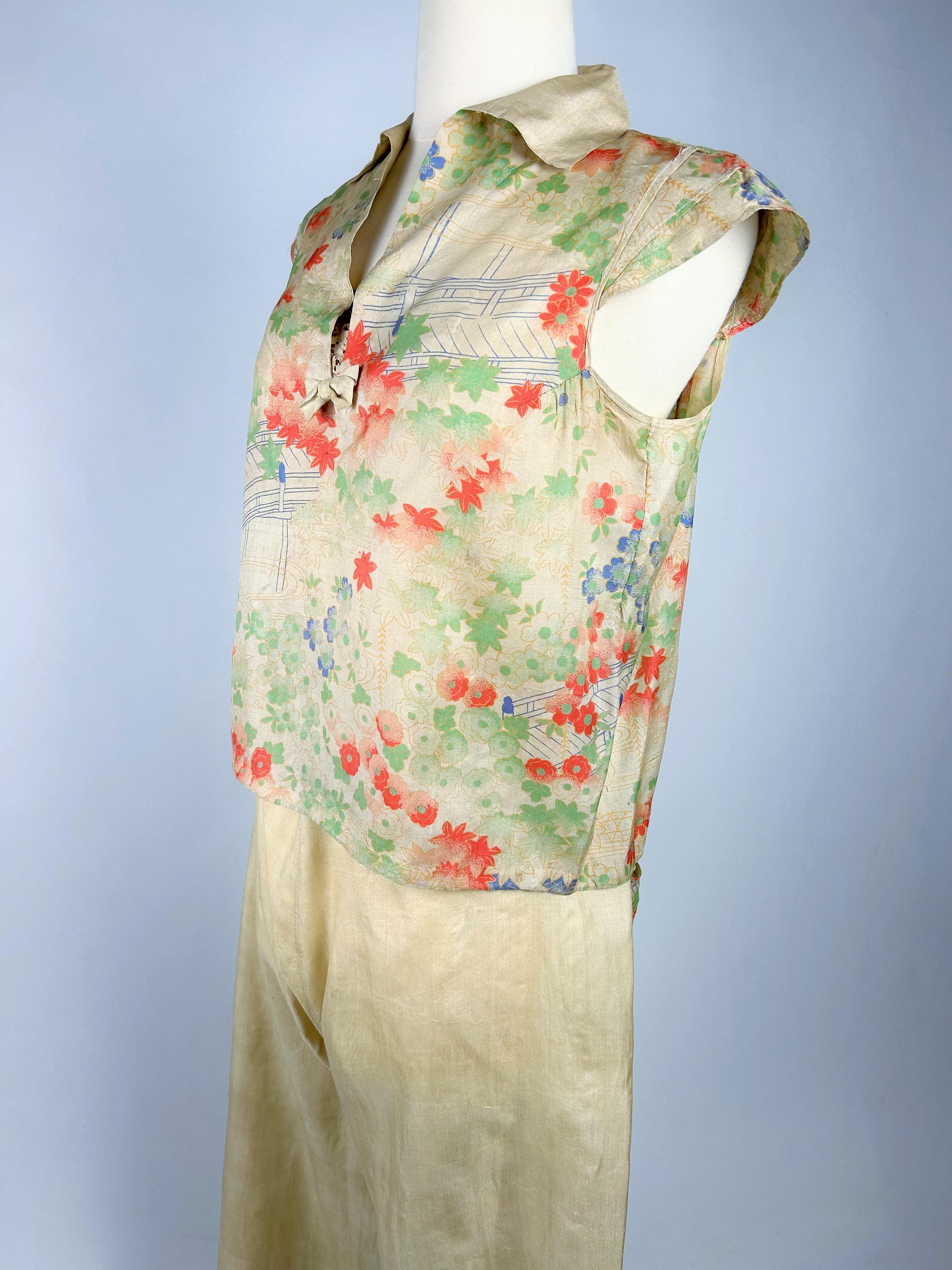 Un pijama de noche de seda estampada de inspiración japonesa - Francia Circa 1930 en venta 5
