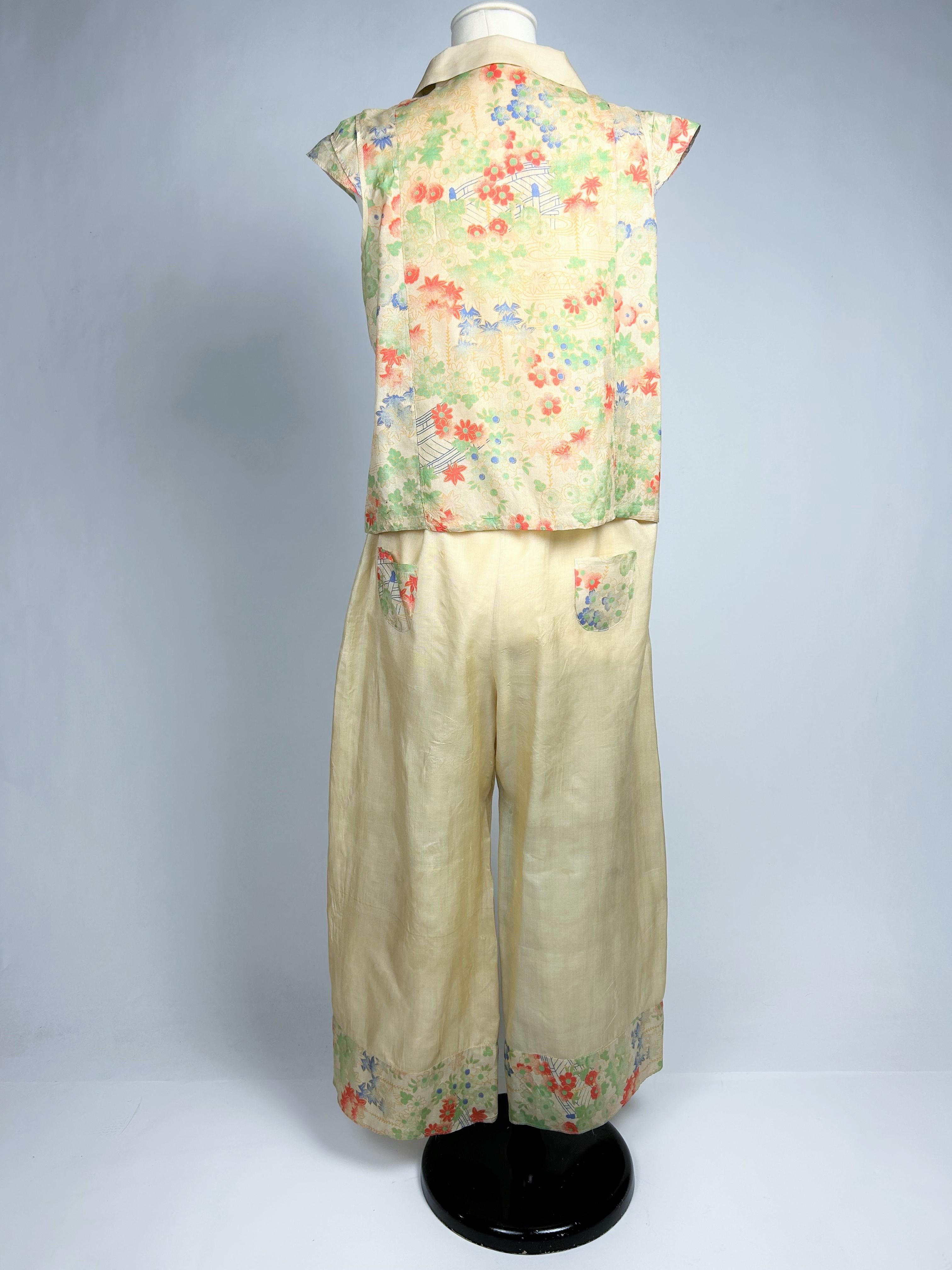 A Japanese inspiration printed silk evening pyjamas - France Circa 1930 For Sale 7