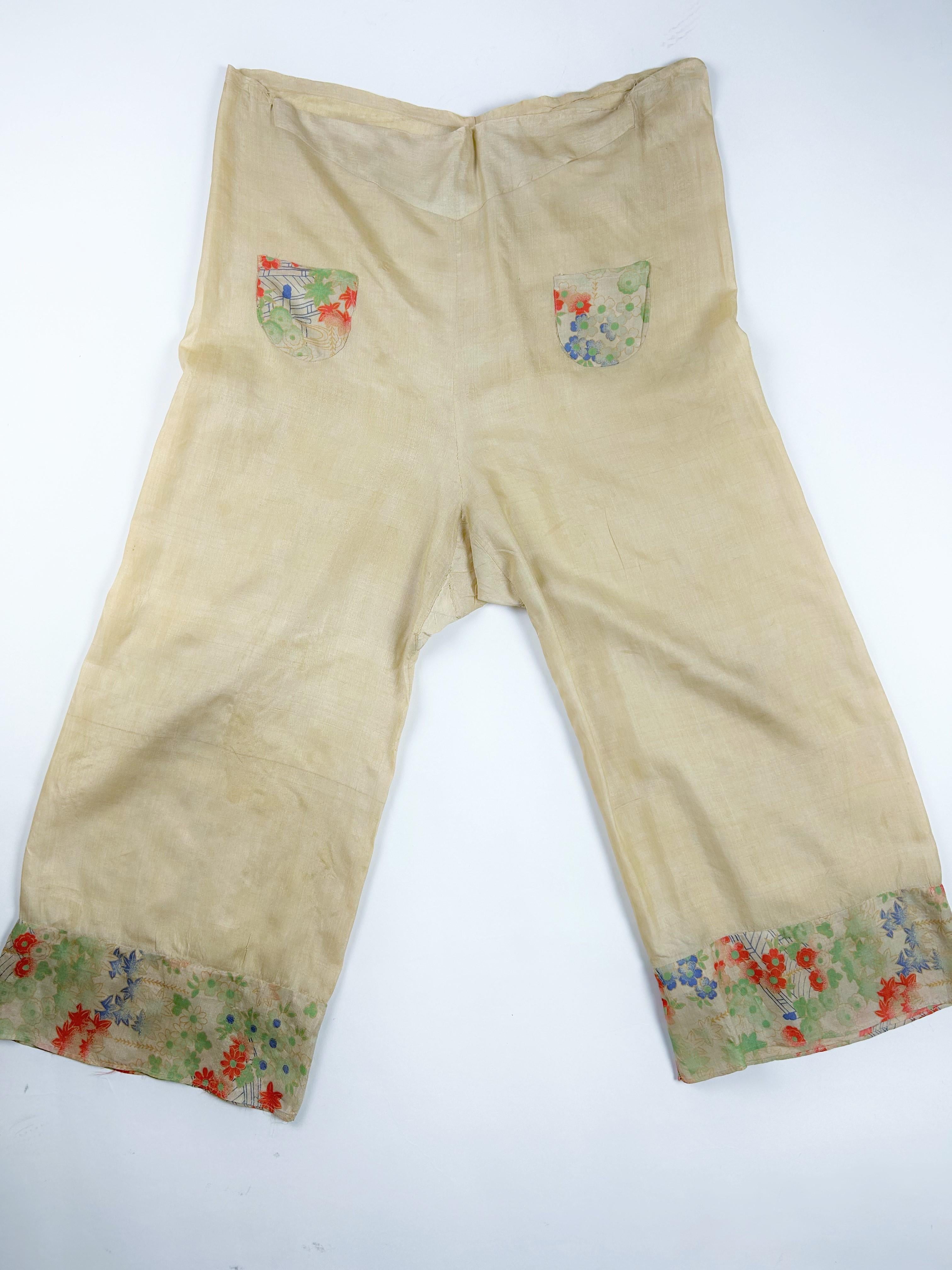 De las mujeres Un pijama de noche de seda estampada de inspiración japonesa - Francia Circa 1930 en venta