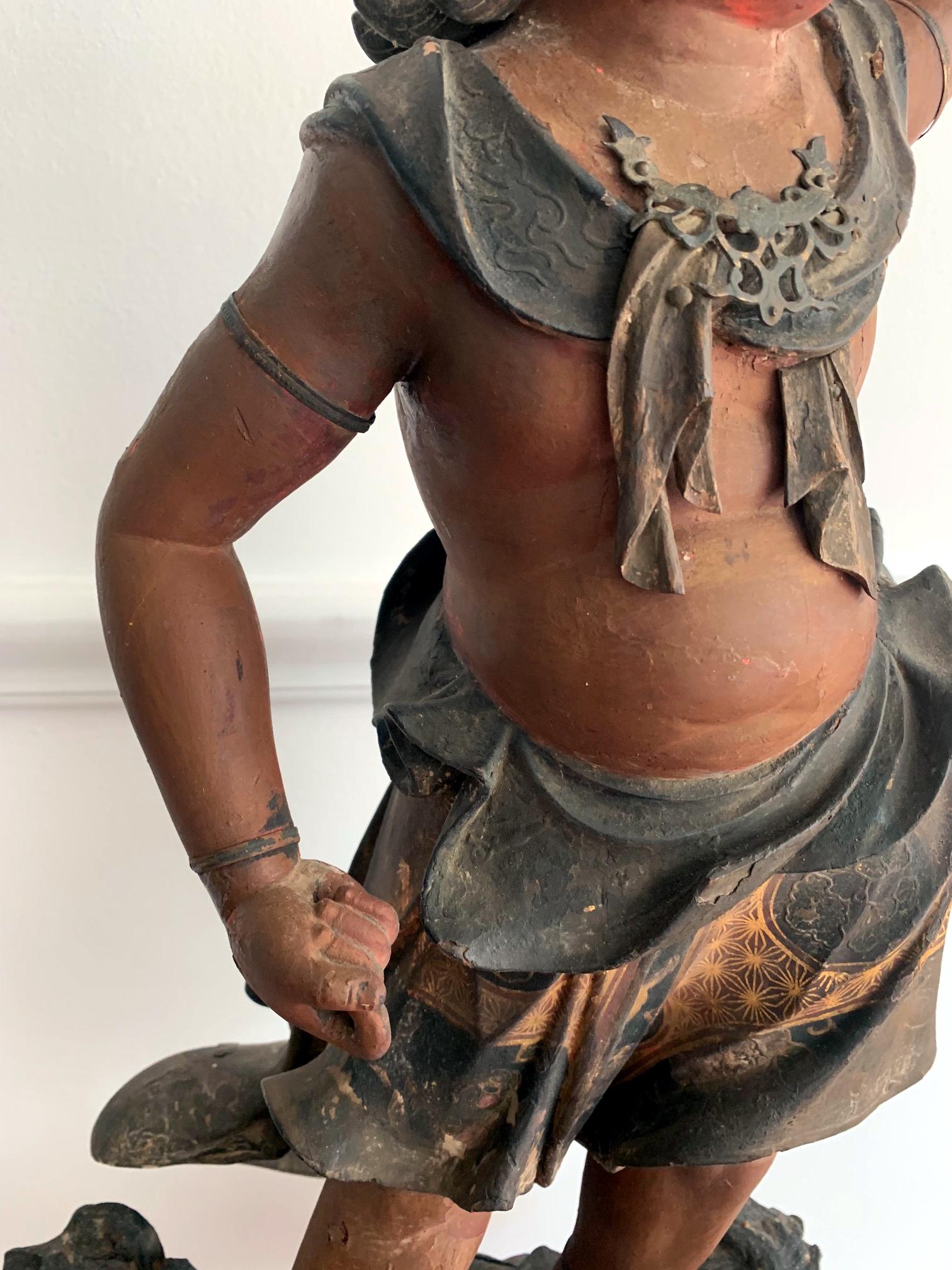 Estatua Budista Japonesa de Madera Lacada y Dorada del Periodo Edo en venta 3