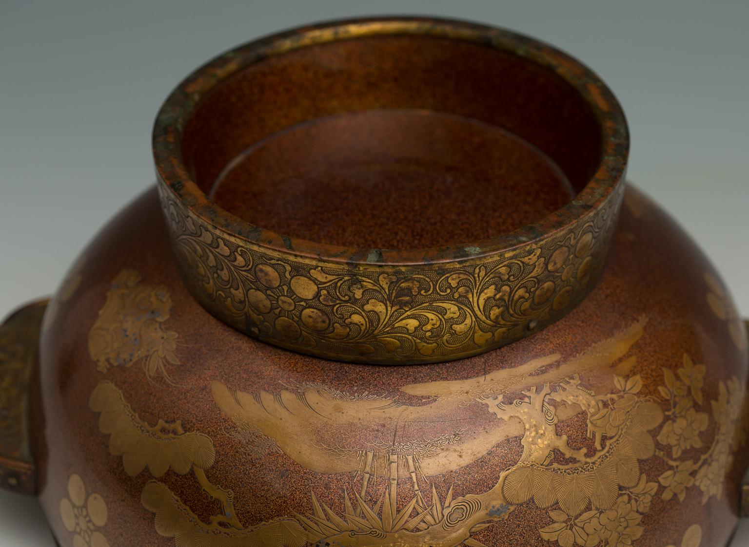 Wood Japanese Lacquered Basin with Ear-Shaped Handles 'Mimidarai', 17th Century For Sale