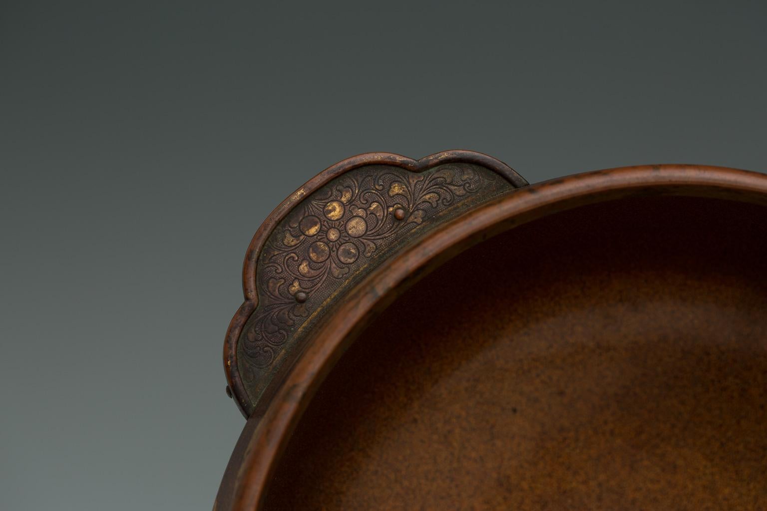 Japanese Lacquered Basin with Ear-Shaped Handles 'Mimidarai', 17th Century For Sale 1