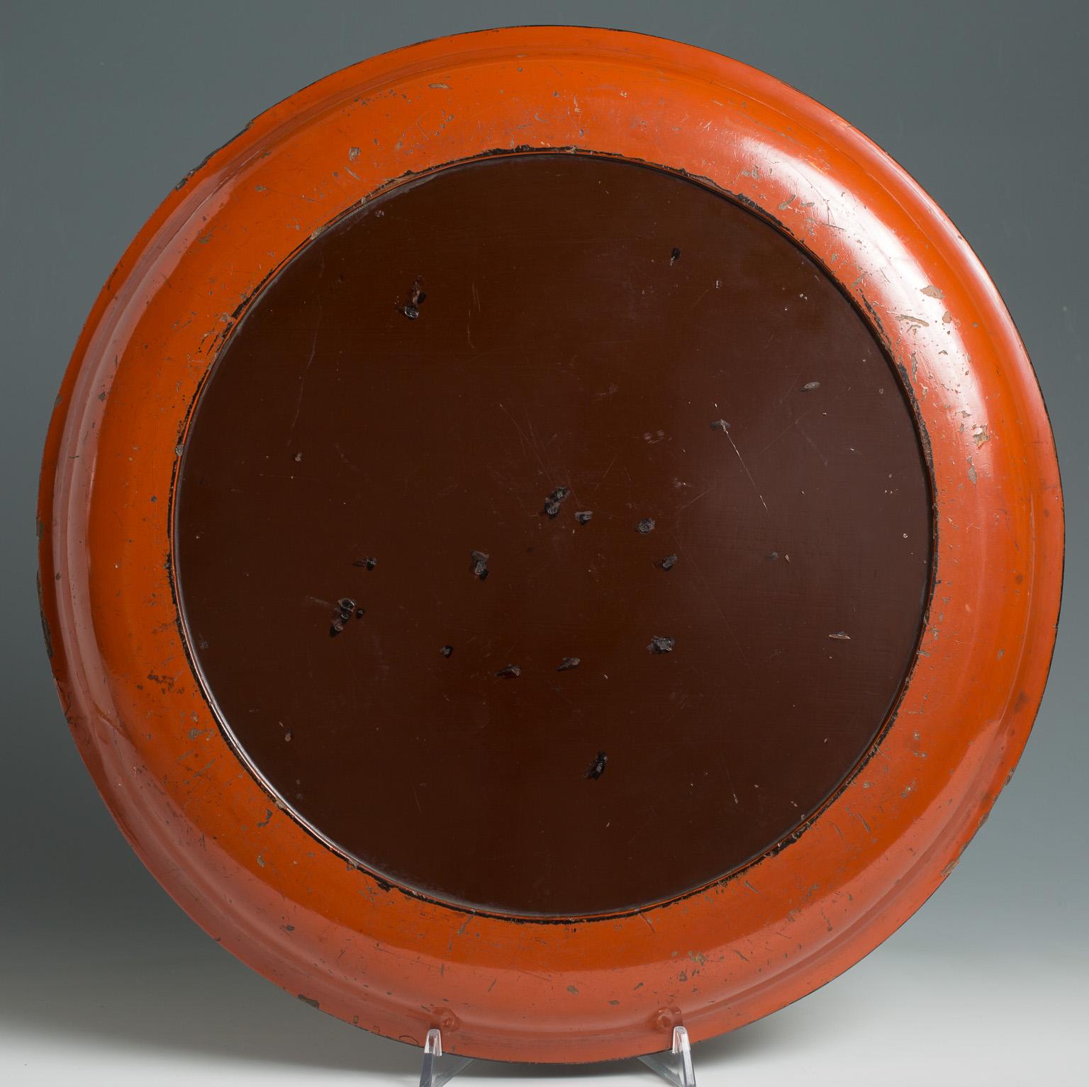 Japanese Large Negoro Lacquered Tray (Marubon), 17th Century In Good Condition In Milano, IT