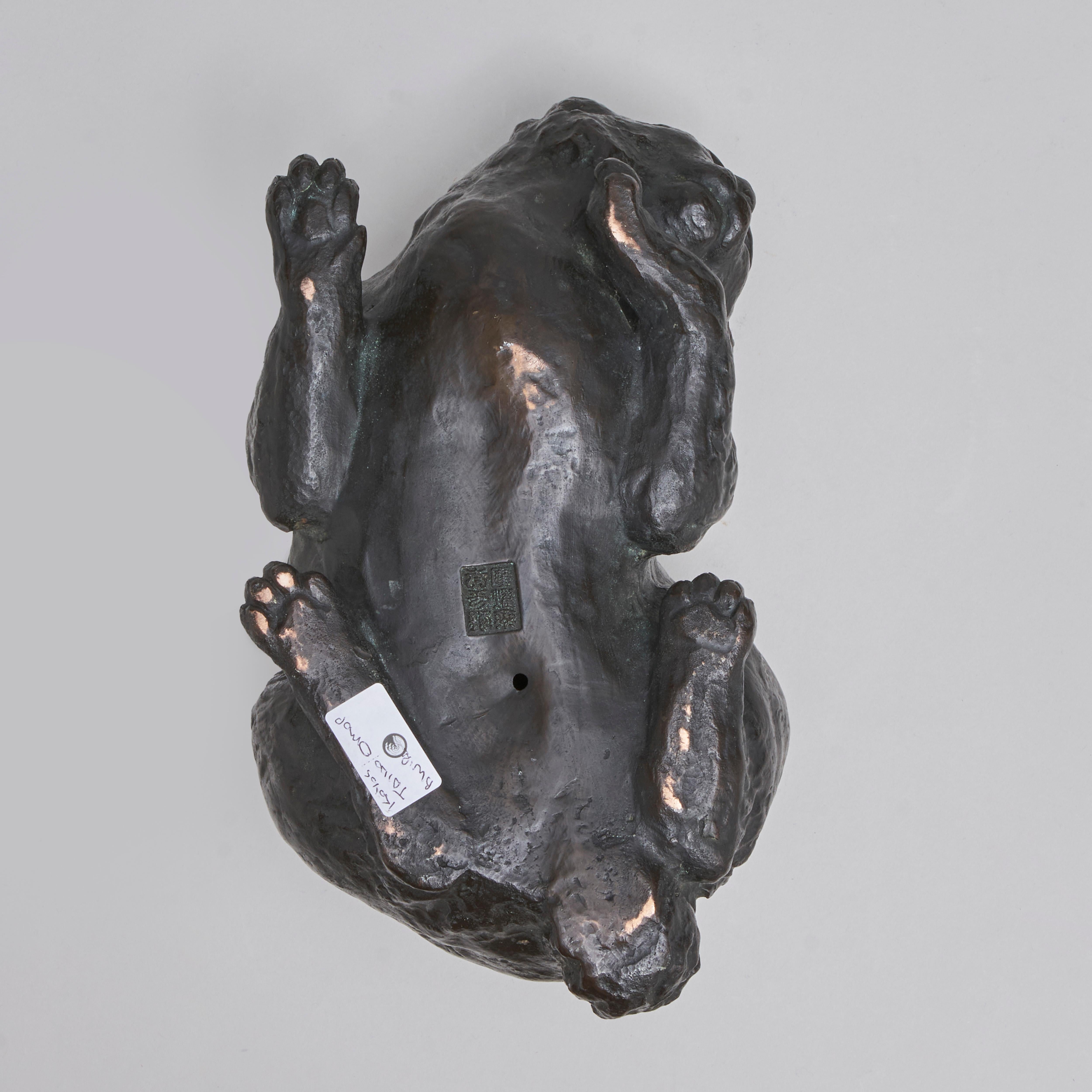 19th Century A Japanese, Meiji-era (1868 – 1912) Bronze Okimono sculpture of a house cat For Sale