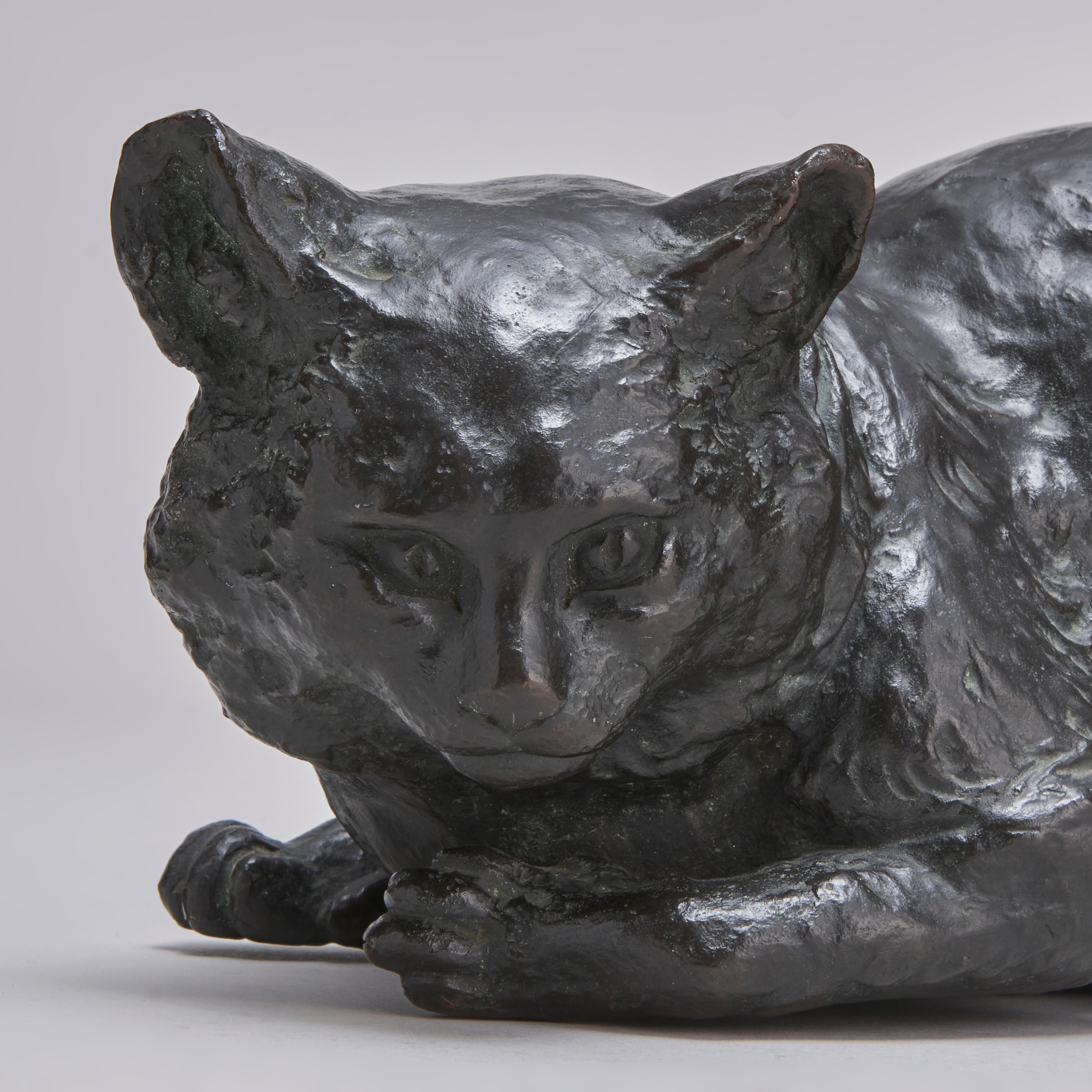 A Japanese, Meiji-era (1868 – 1912) Bronze Okimono sculpture of a house cat For Sale 1