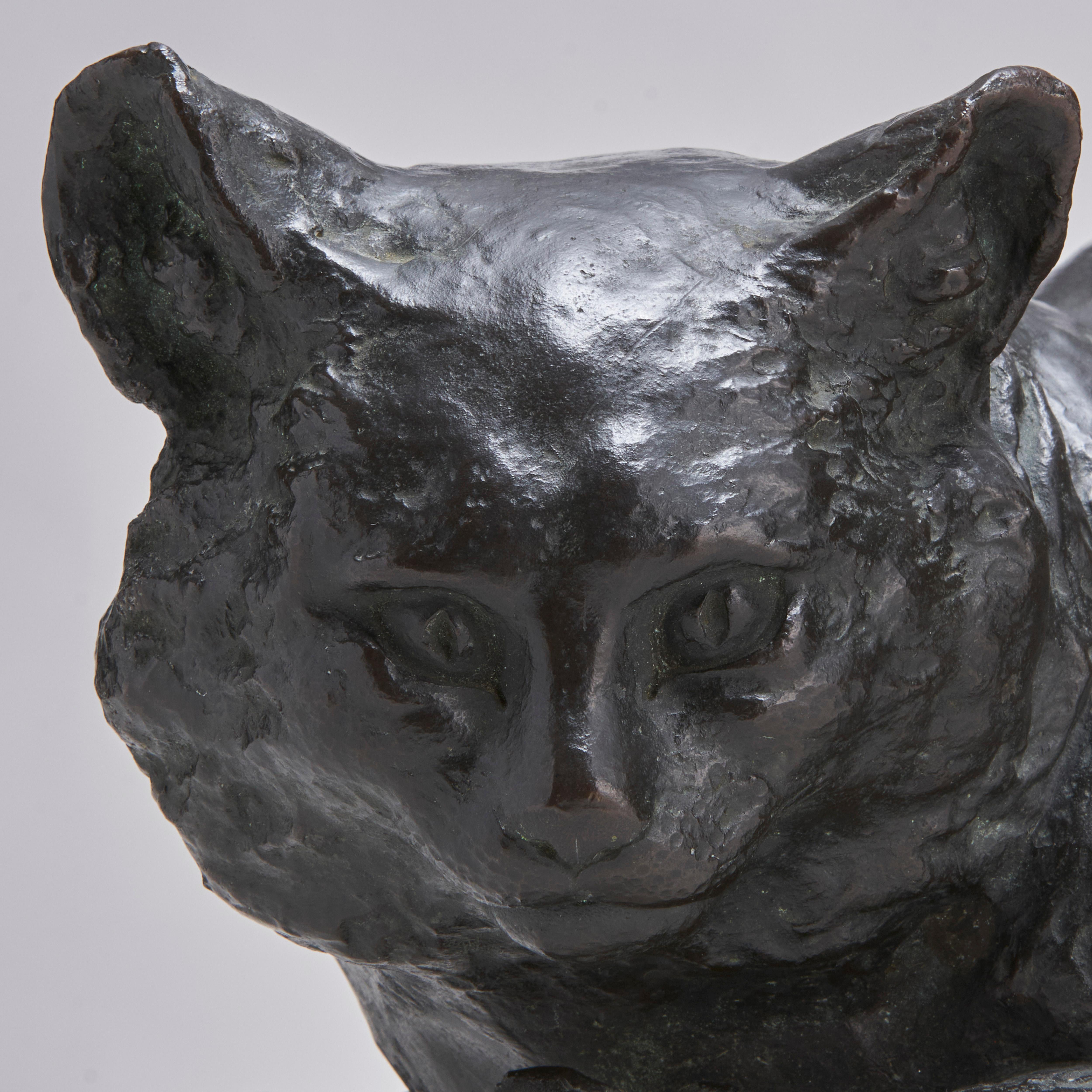 A Japanese, Meiji-era (1868 – 1912) Bronze Okimono sculpture of a house cat For Sale 2