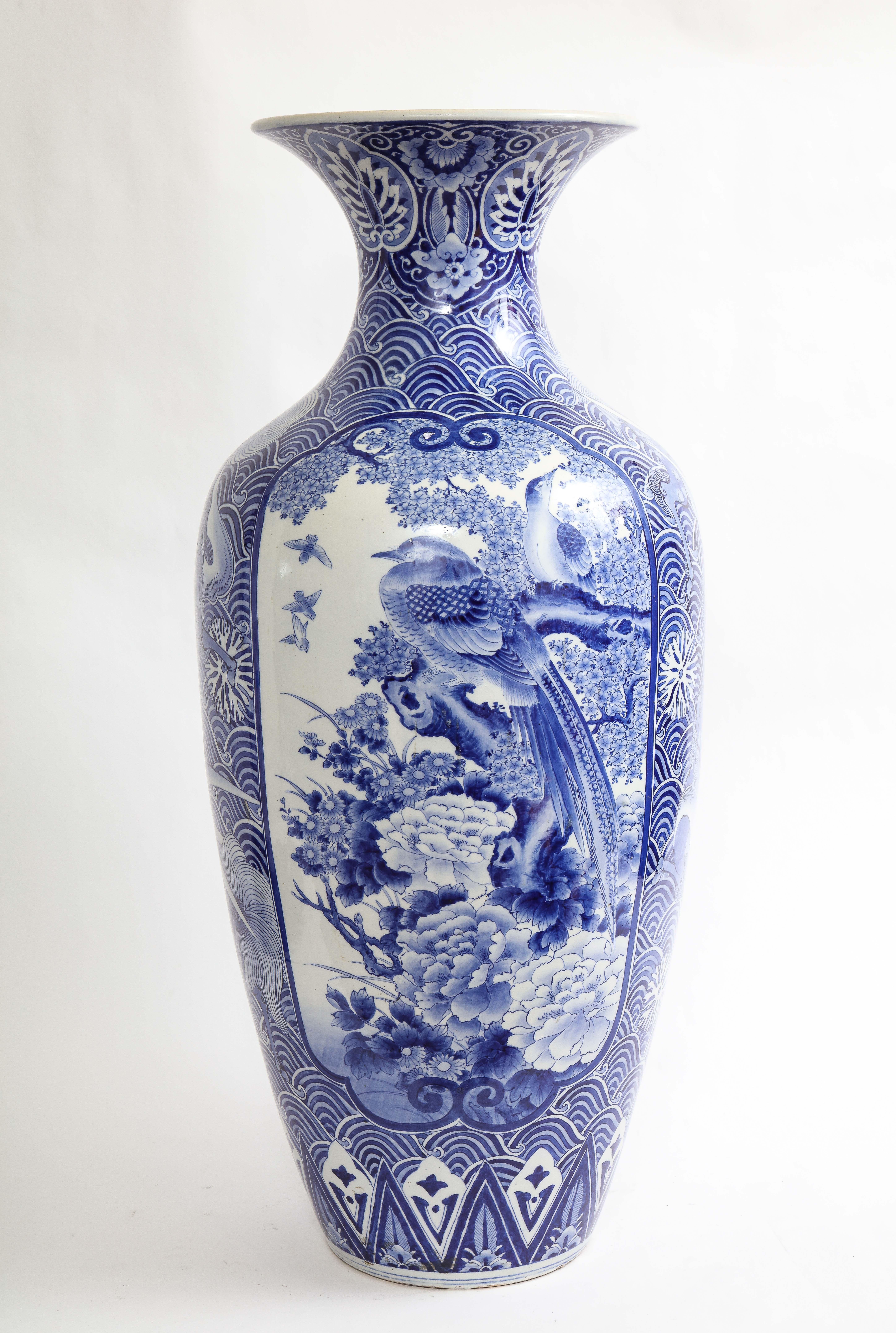 vase japonais bleu et blanc