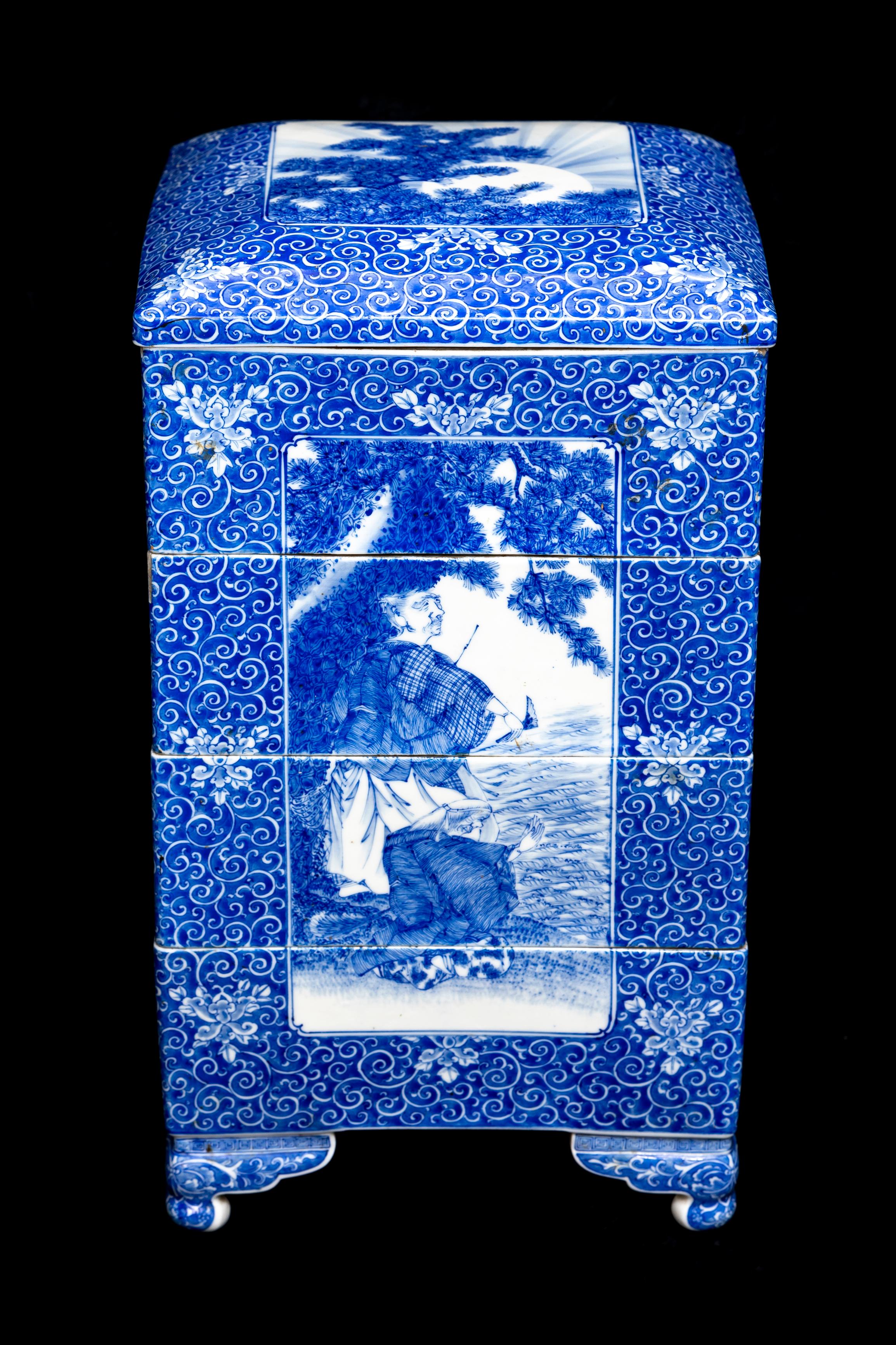 A Japanese Meiji Period Blue and White Porcelain 5-Tier Presentation Box For Sale 5