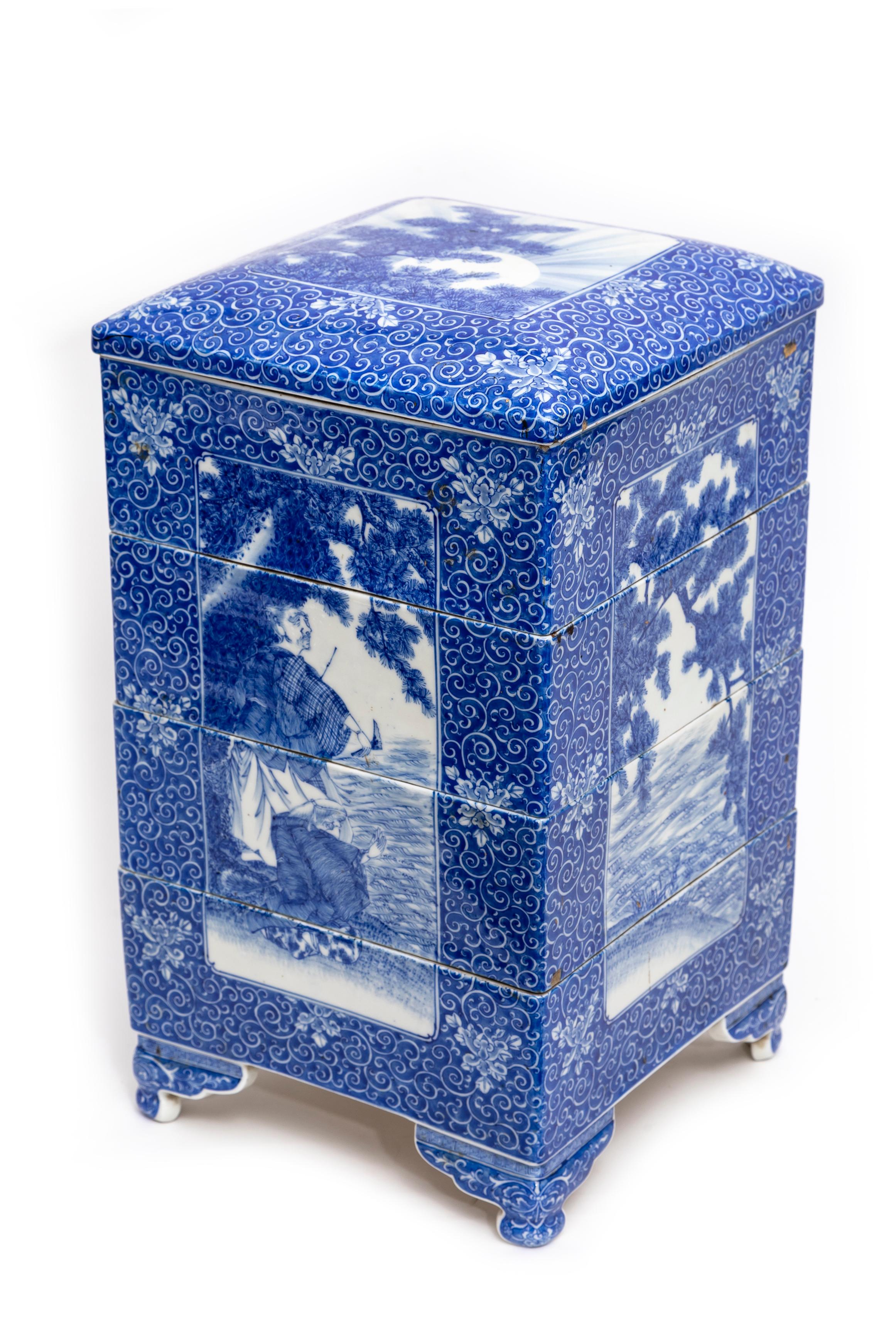 A Japanese Meiji Period Blue and White Porcelain 5-Tier Presentation Box For Sale 1