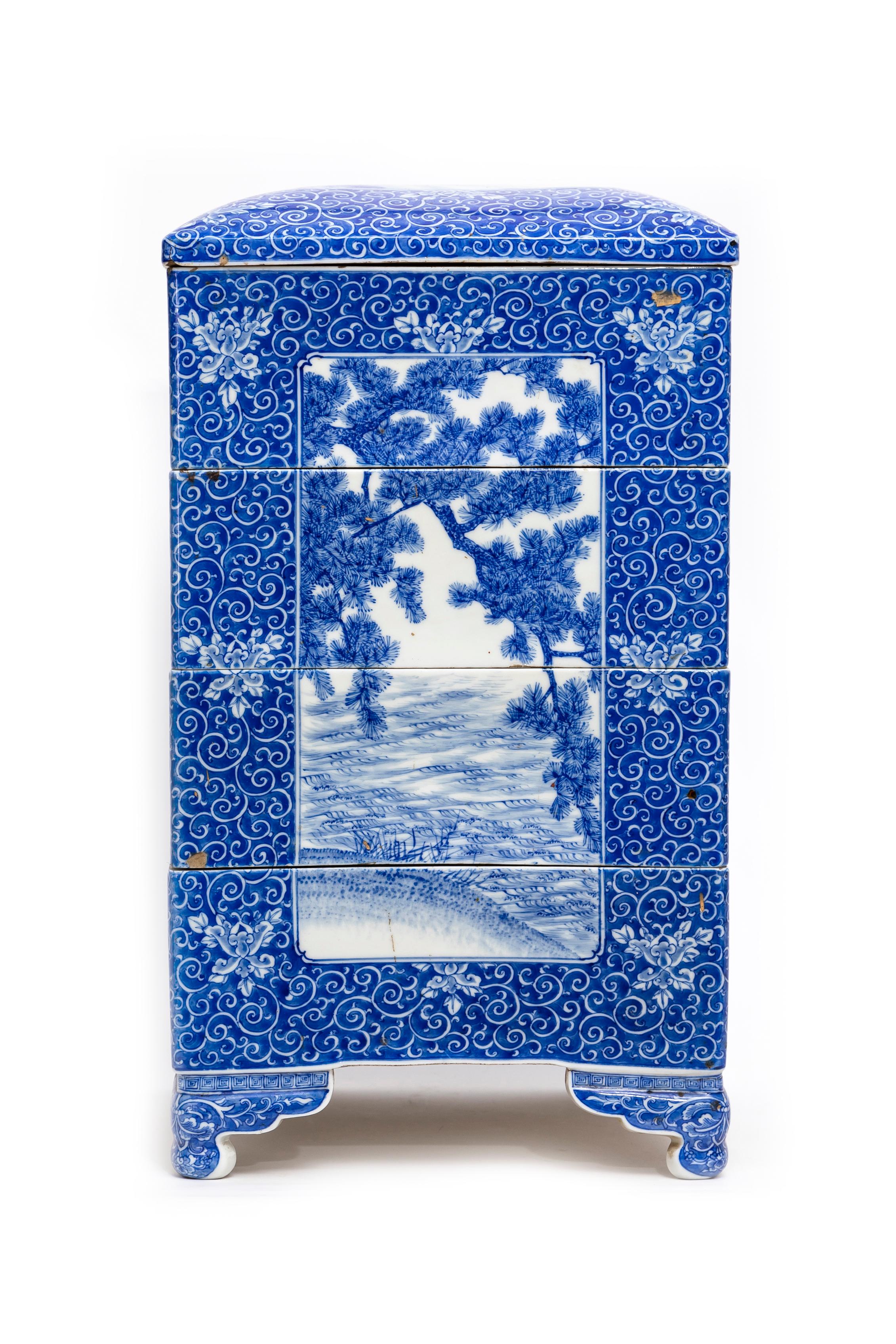 A Japanese Meiji Period Blue and White Porcelain 5-Tier Presentation Box For Sale 2
