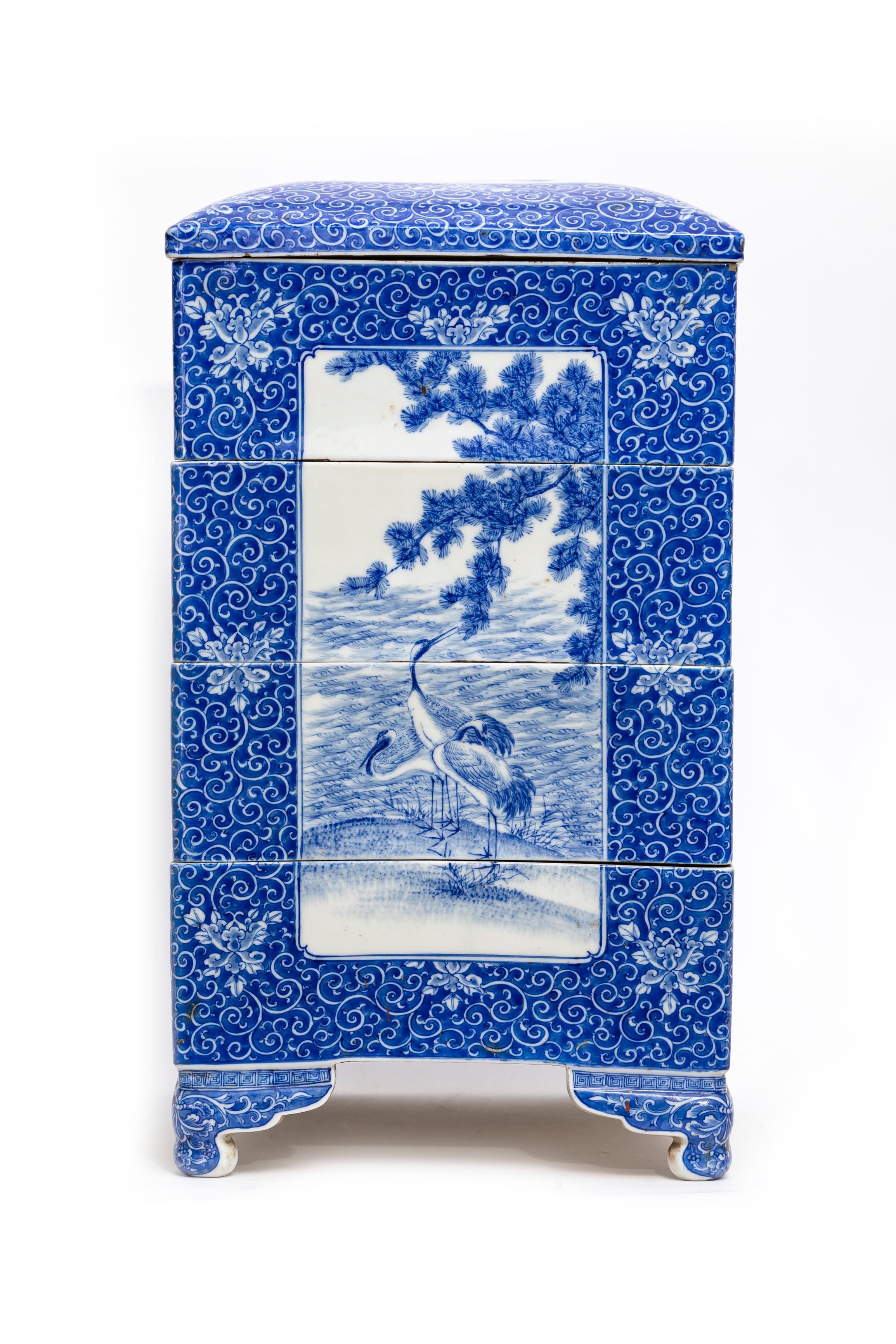 A Japanese Meiji Period Blue and White Porcelain 5-Tier Presentation Box For Sale 3