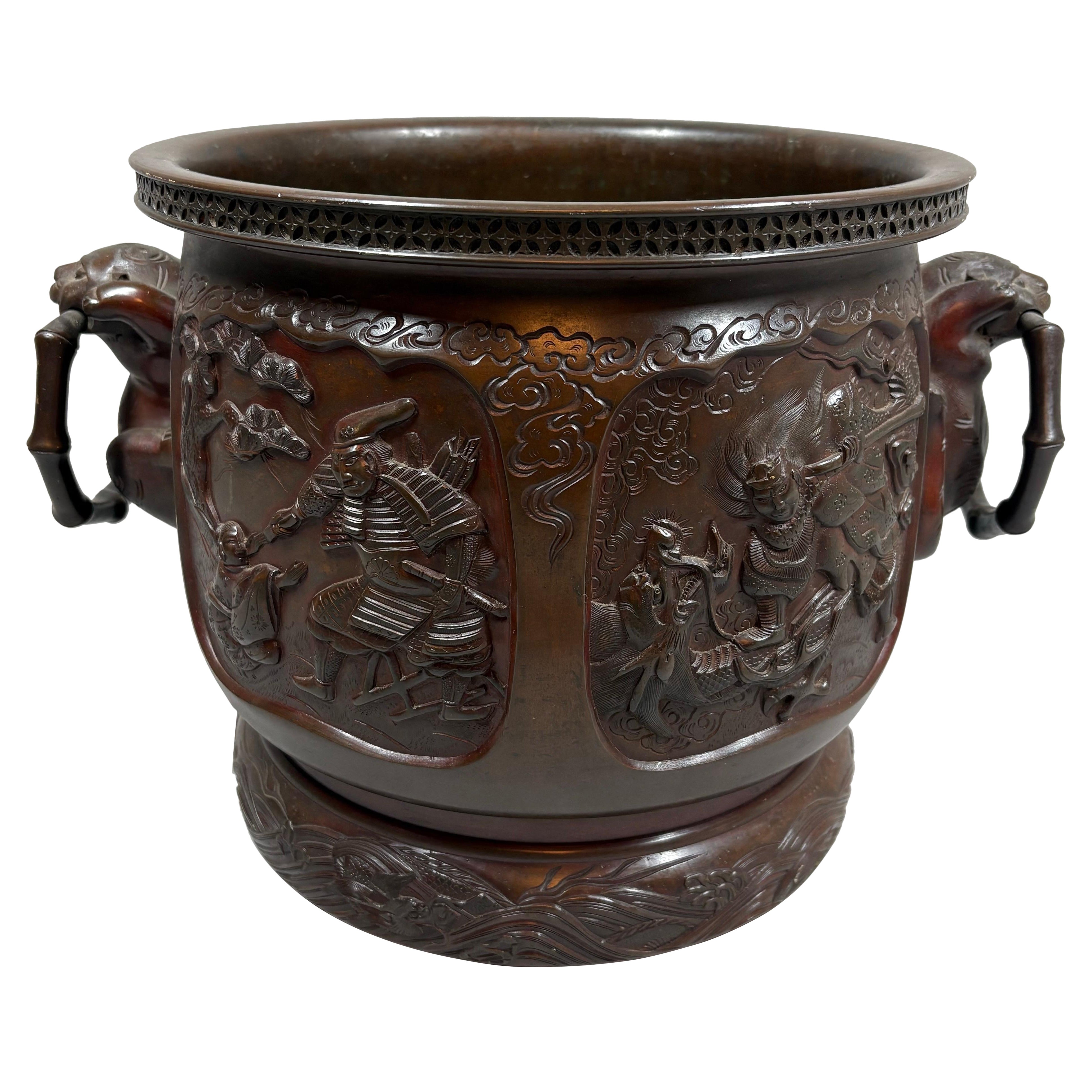 Giardiniera giapponese in bronzo del periodo Meiji