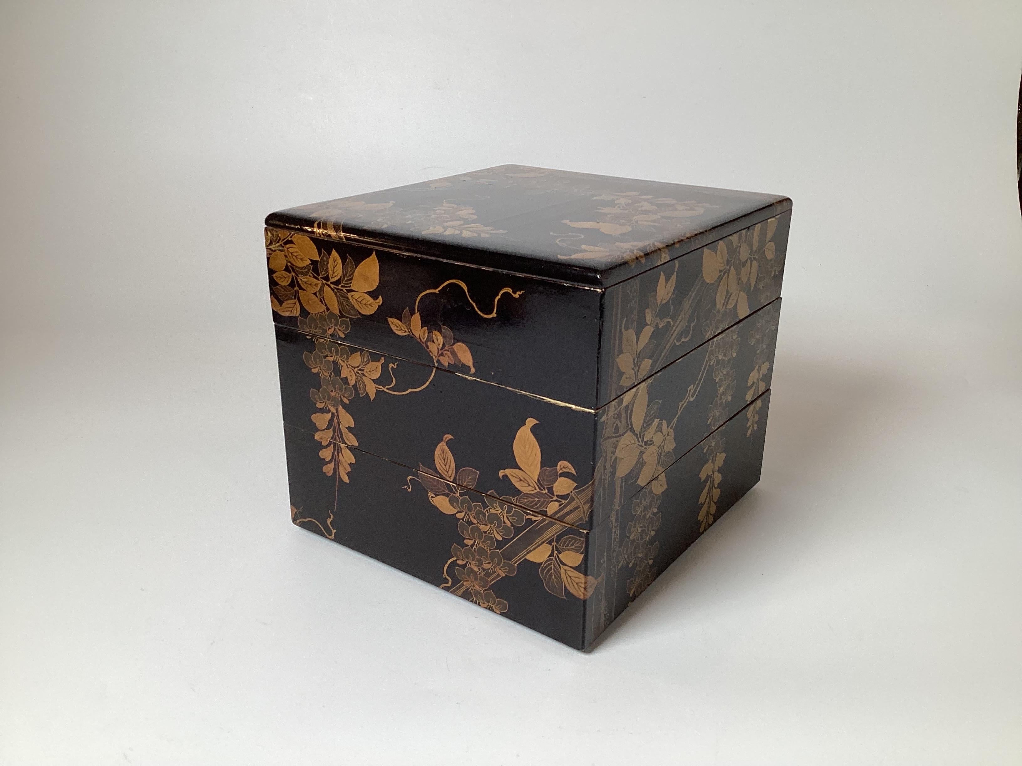 Japanese Meiji Period Suziribako Stacking Box  In Good Condition In Lambertville, NJ