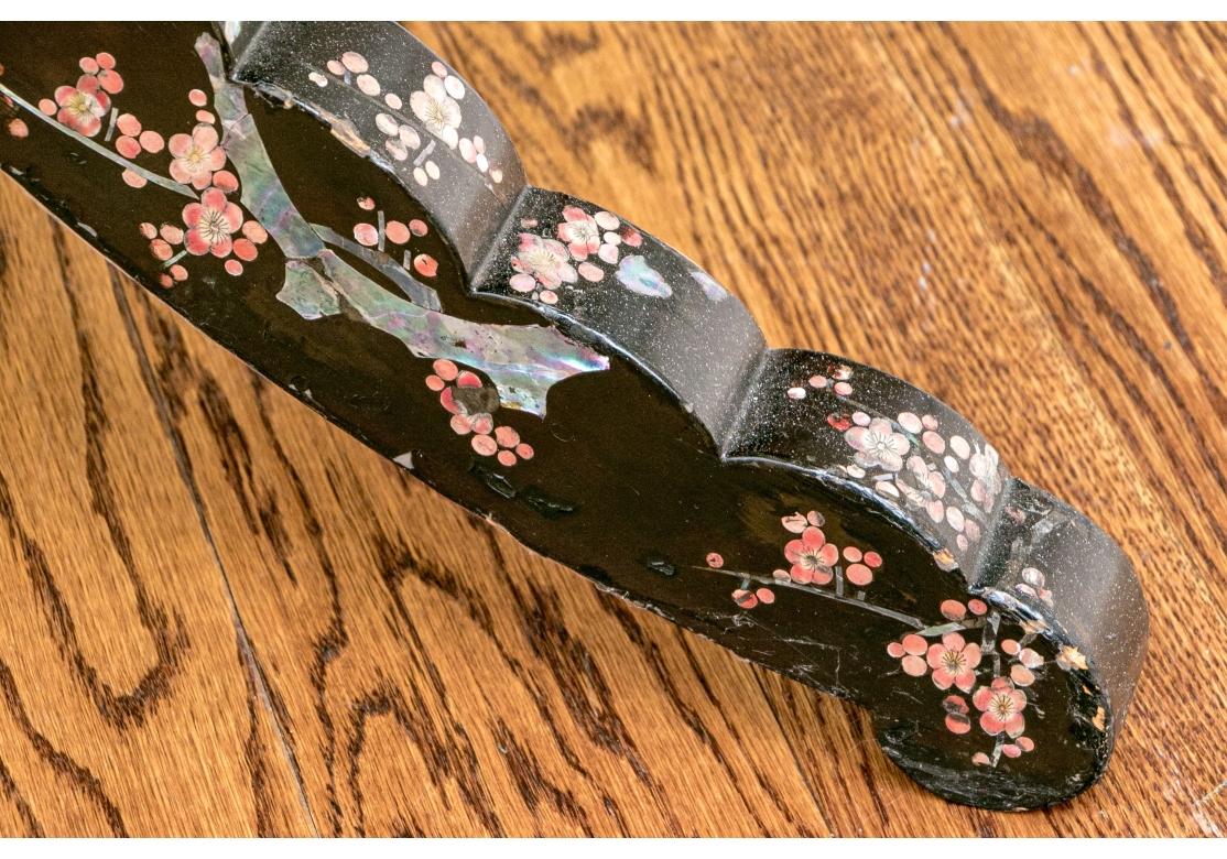 A Japanese Nagasaki Export Lacquer & Mother Of Pearl Inlaid Center Table For Sale 7