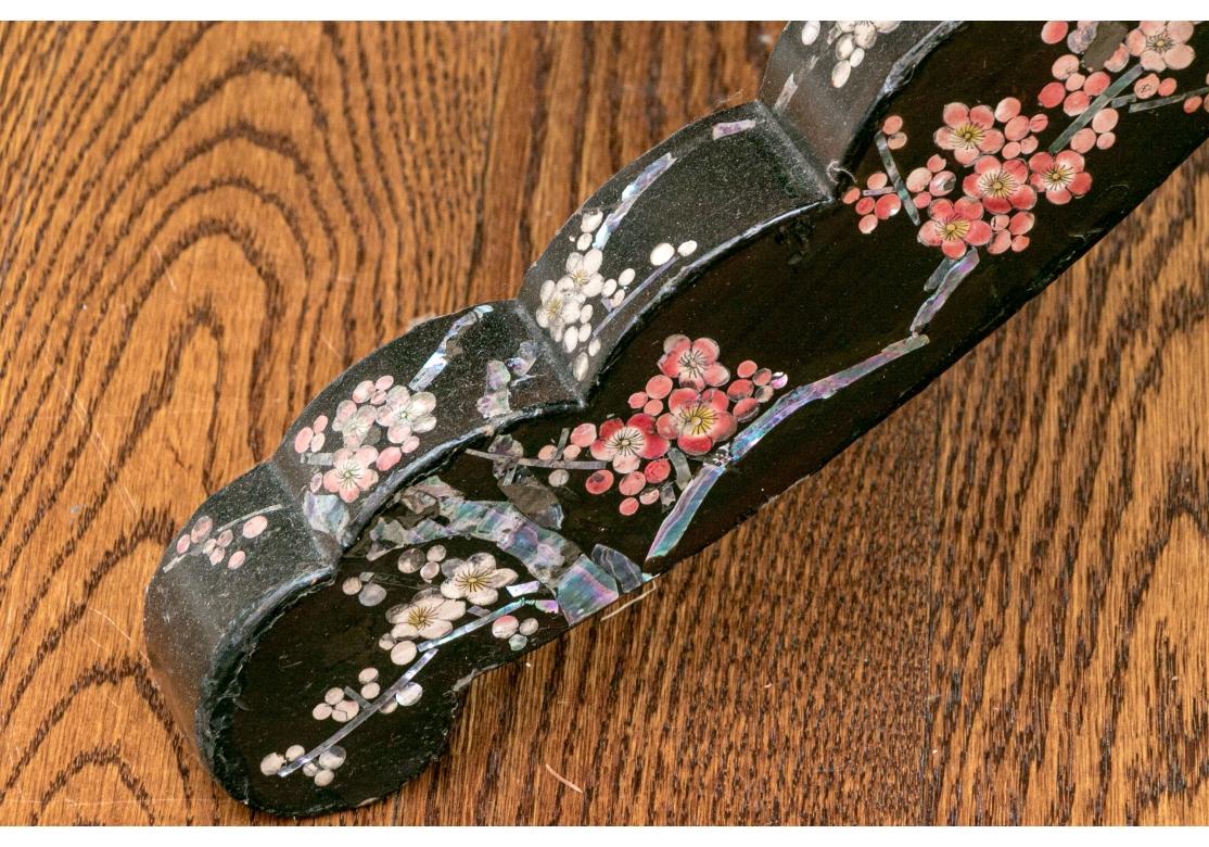 A Japanese Nagasaki Export Lacquer & Mother Of Pearl Inlaid Center Table For Sale 8