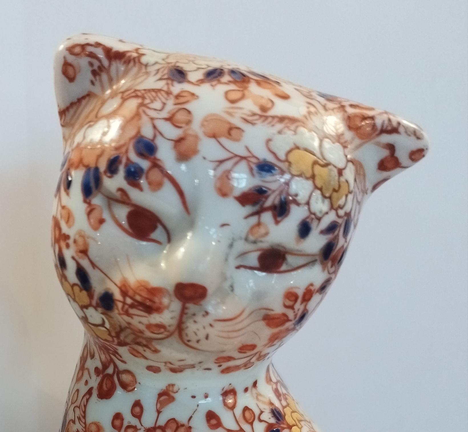 Japanese Pair of Imari Porcelain Lovable Cats Sculpture, Signed on Base For Sale 1