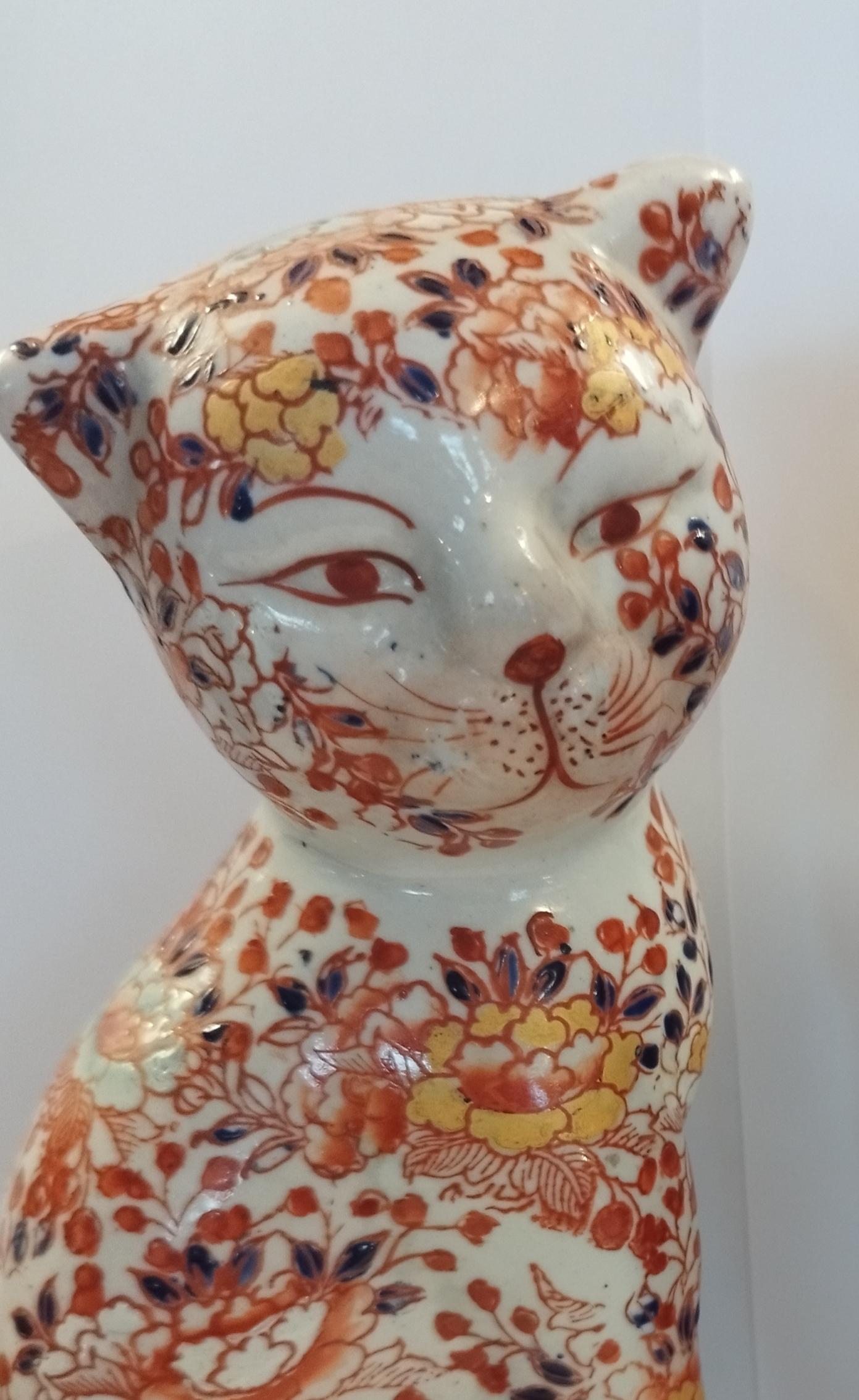 Japanese Pair of Imari Porcelain Lovable Cats Sculpture, Signed on Base For Sale 2