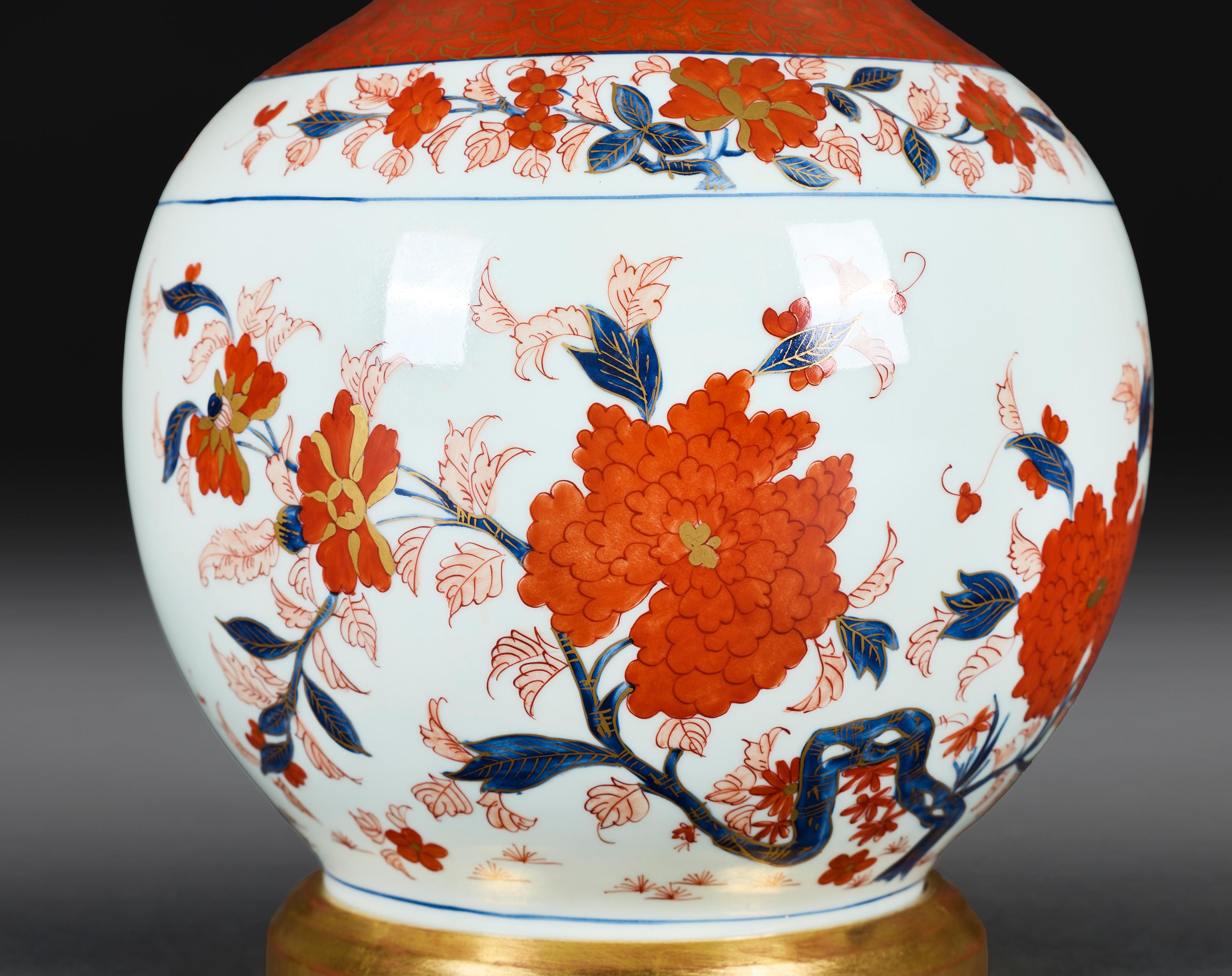 20th Century A Japanese Porcelain Imari Vase as a Lamp on a Giltwood Base For Sale