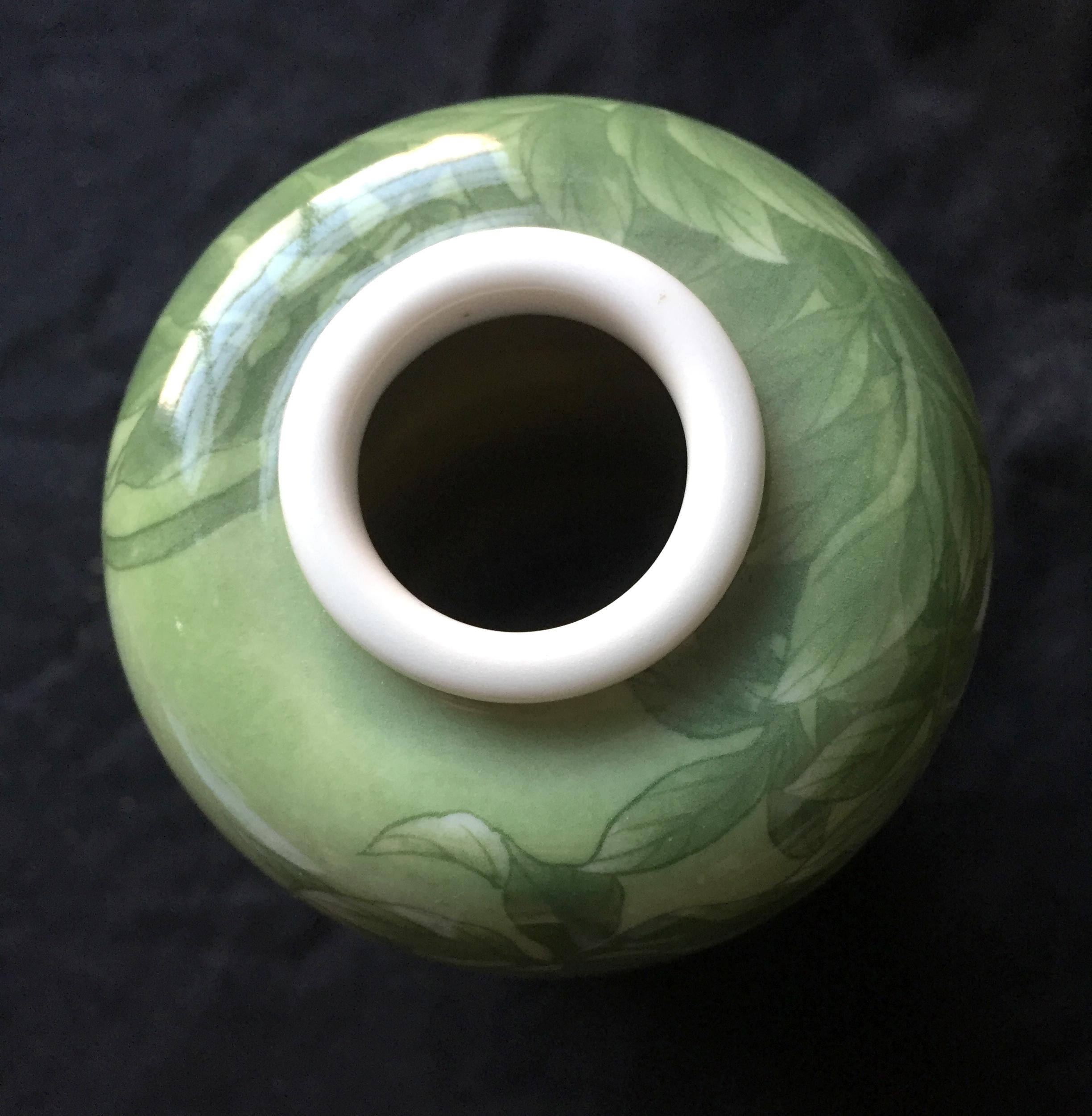 Japanese Porcelain Vase by Makuzu Kozan Meiji Era 5