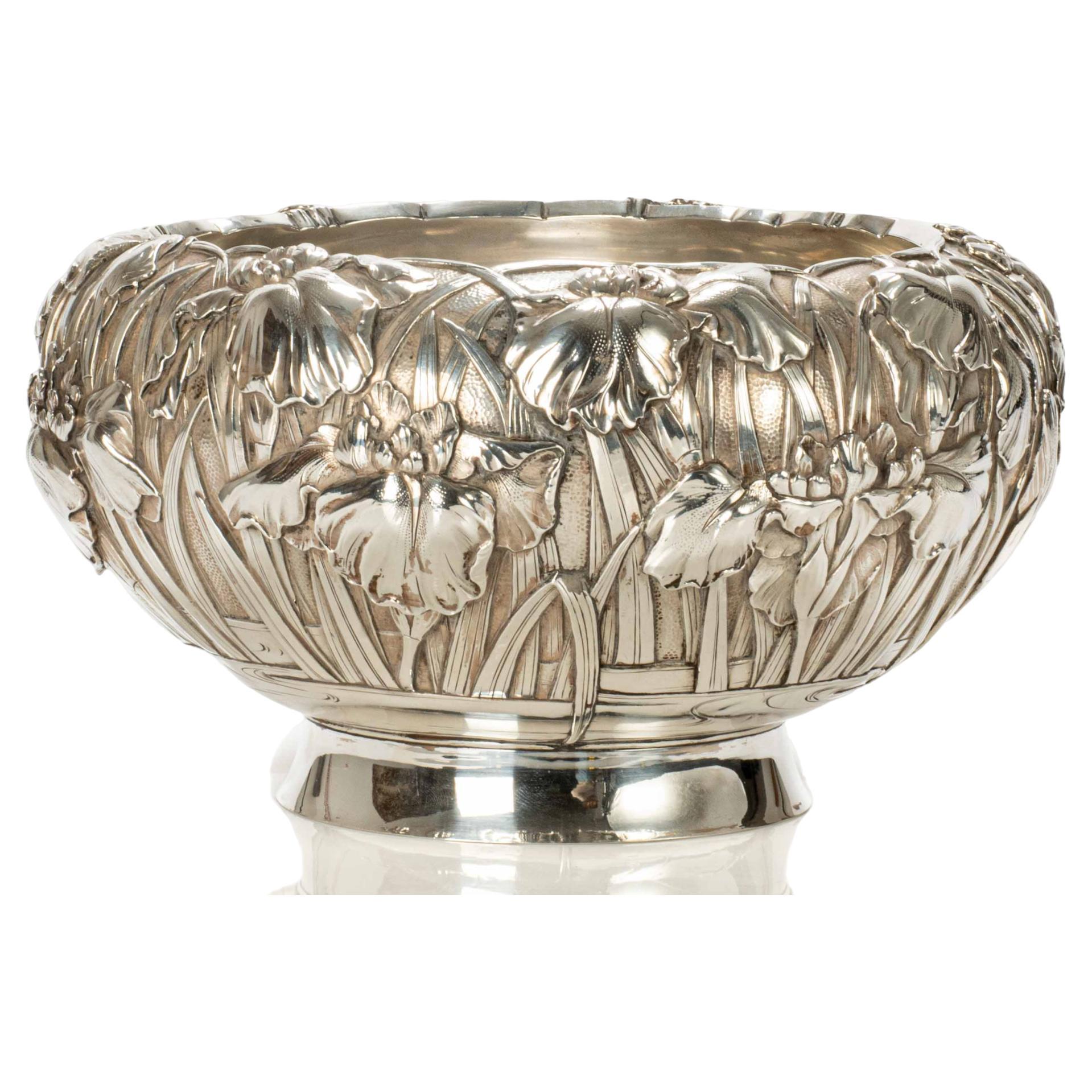 A Japanese refined silver Junjin bowl  For Sale