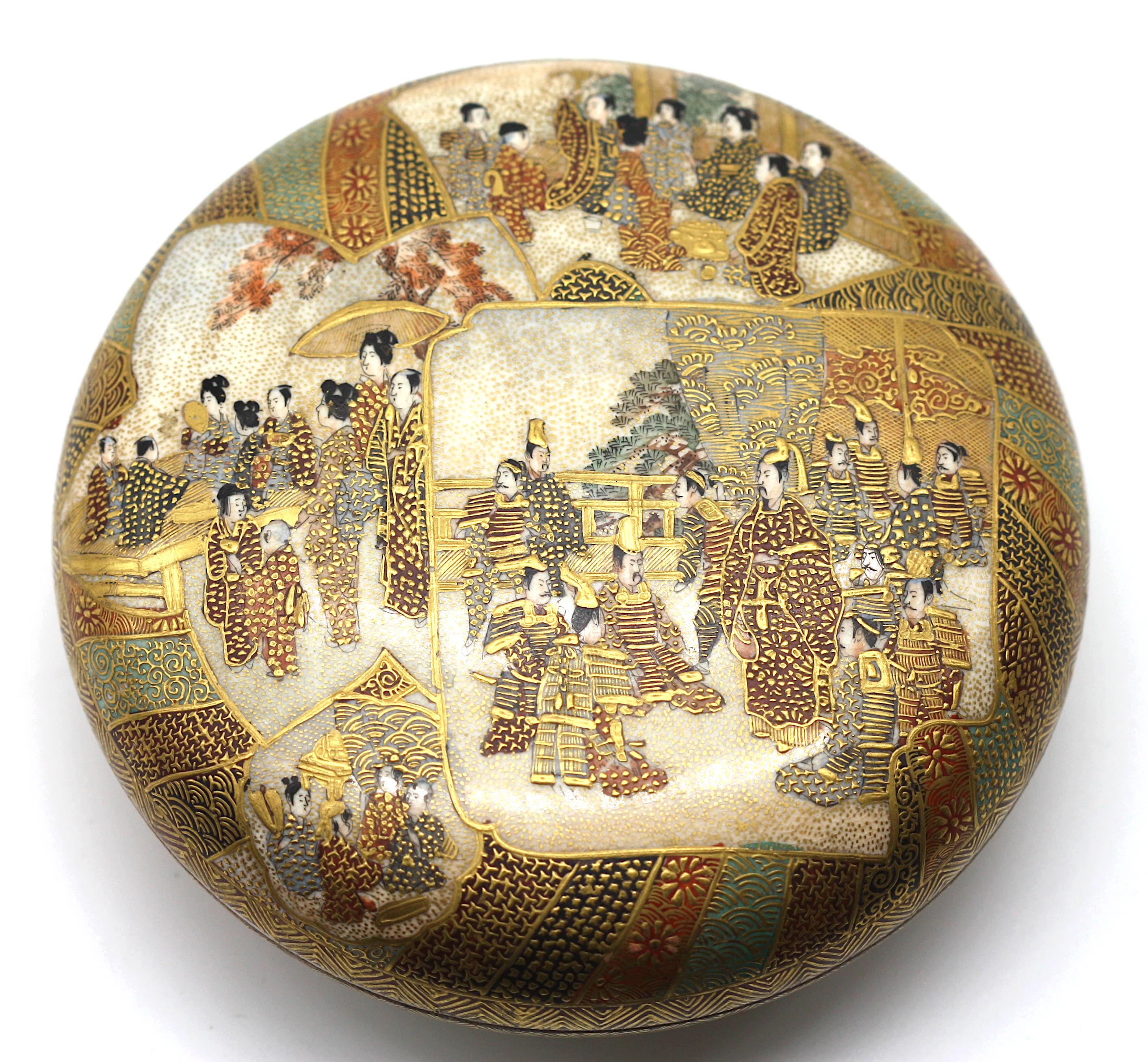 20th Century A Japanese Satsuma Earthenware Circular Box and Cover For Sale