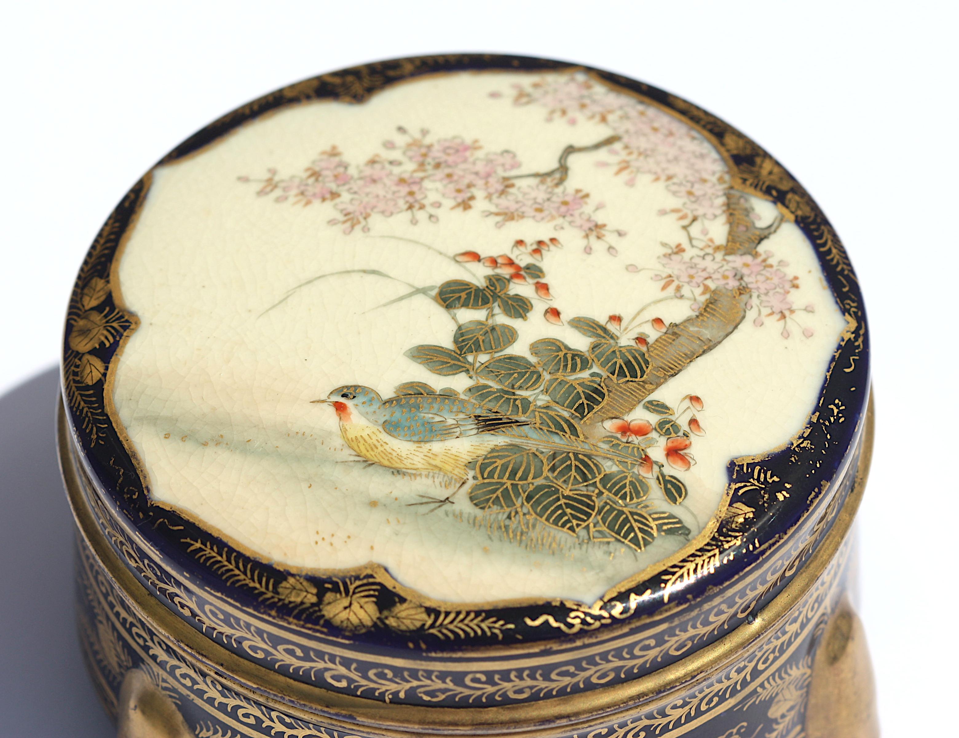 Runder japanischer Satsuma-Töpferschachtel und Deckel aus Steingut (Keramik) im Angebot
