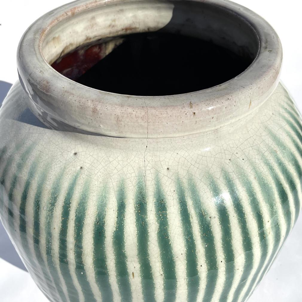 A Japanese Shigaraki Stoneware Sake Storage Jar, circa 1870. In Good Condition In Point Richmond, CA