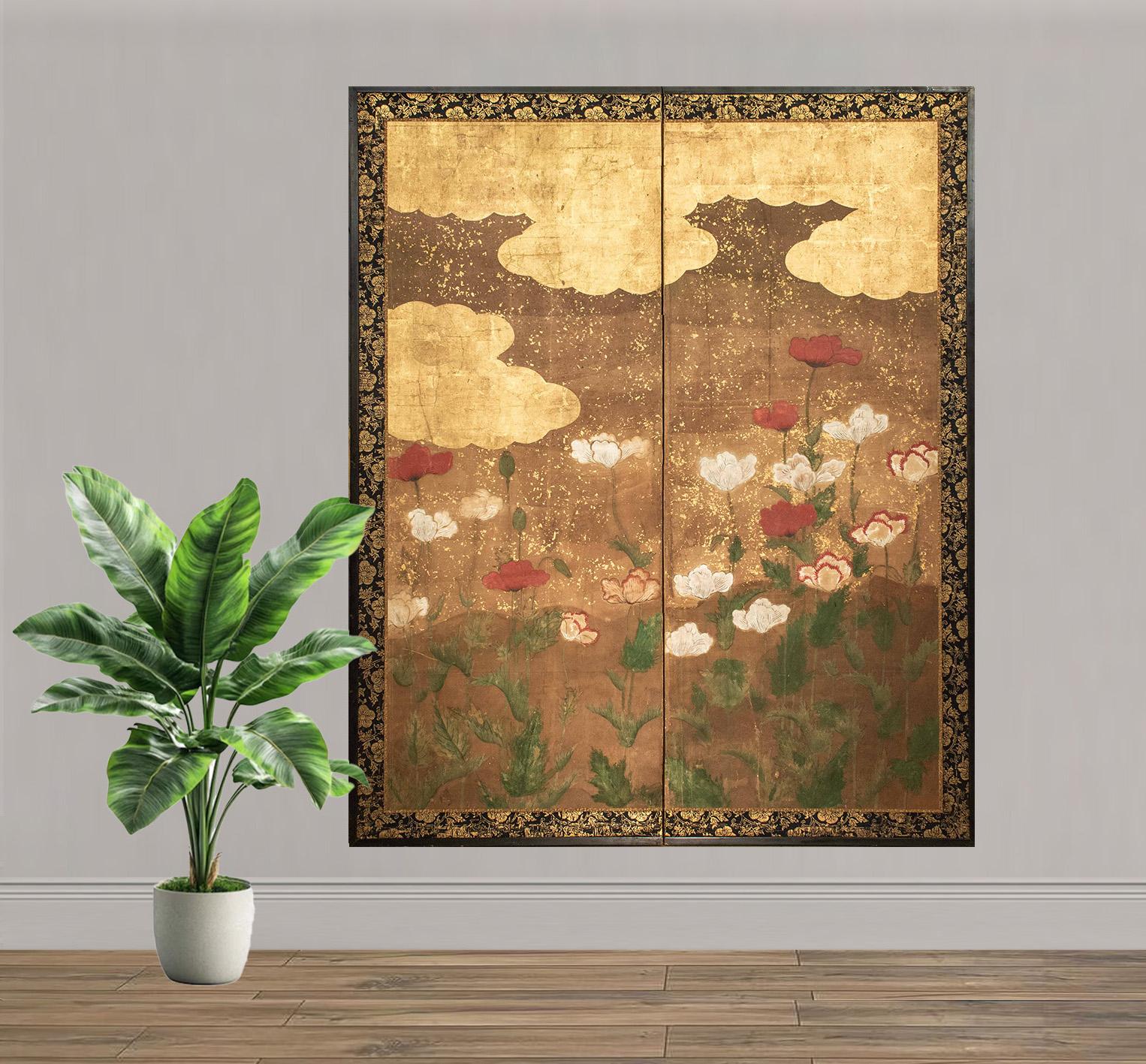 Ein japanischer Paravent aus der Rinpa-Schule, der auf Papier mit Blattgold gemalt ist und eine blühende Gruppe von roten und weißen Mohnblumen zeigt. 
Die Blumen werden durch die Verwendung von Mineralpigmenten und Gofun mit lebendiger Energie