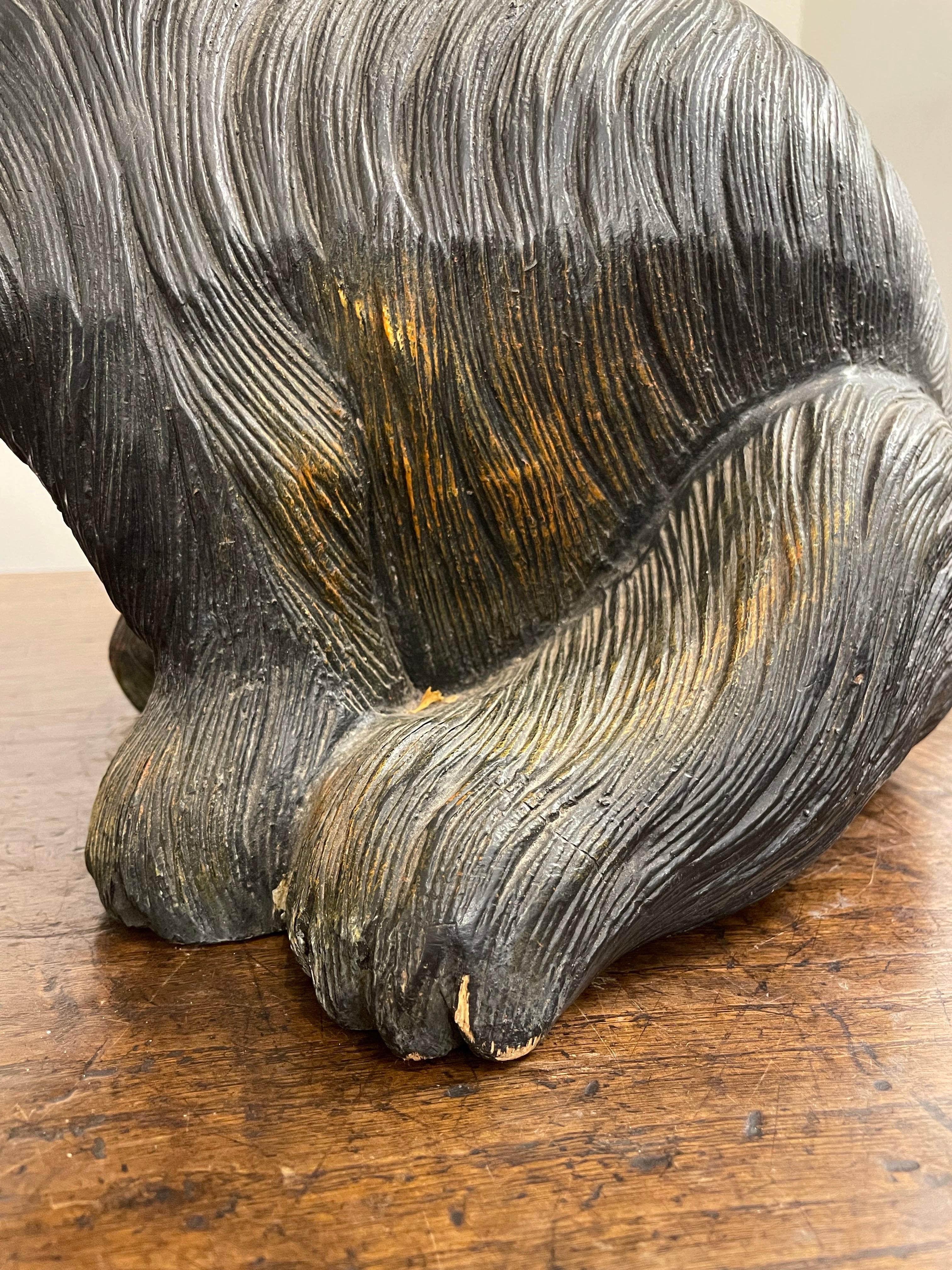 Un orso giapponese intagliato in legno, 20° secolo in vendita 2