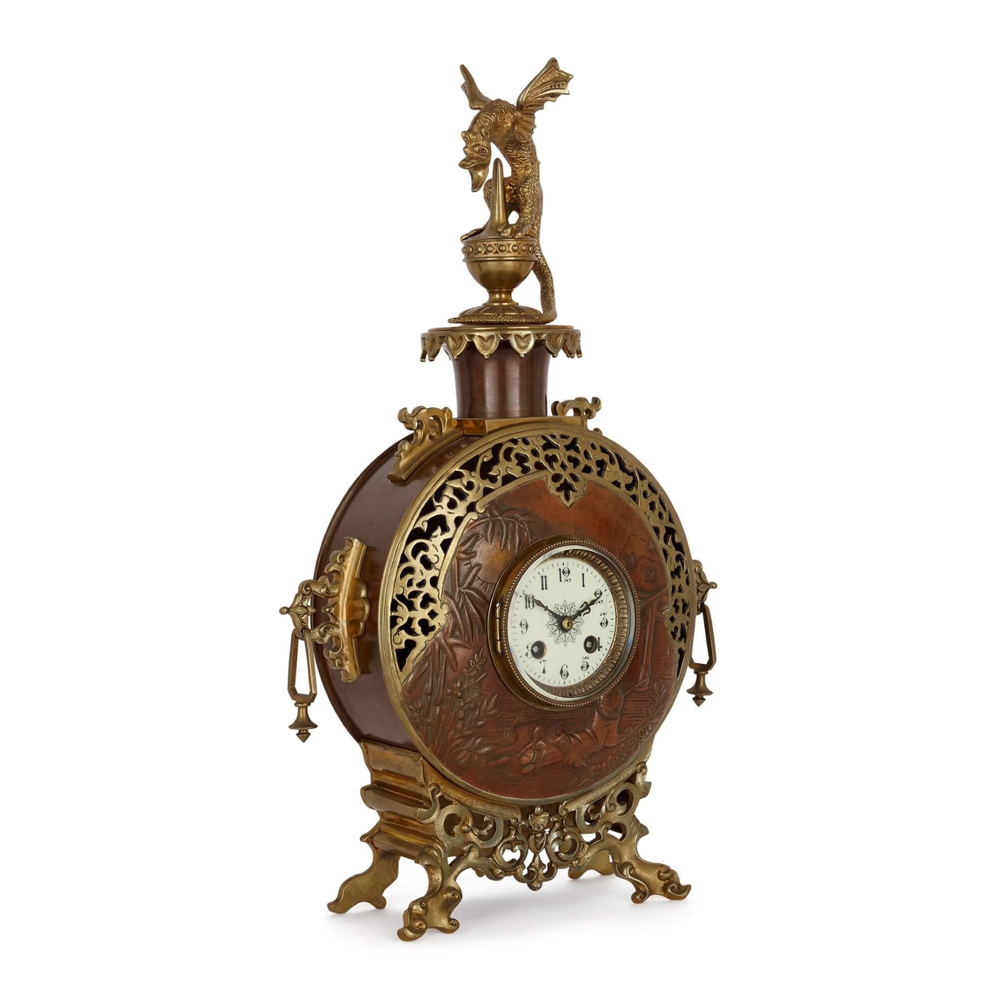 A Japonisme Gilt-Bronze and Brass Three-Piece Clock Set In Good Condition For Sale In London, GB